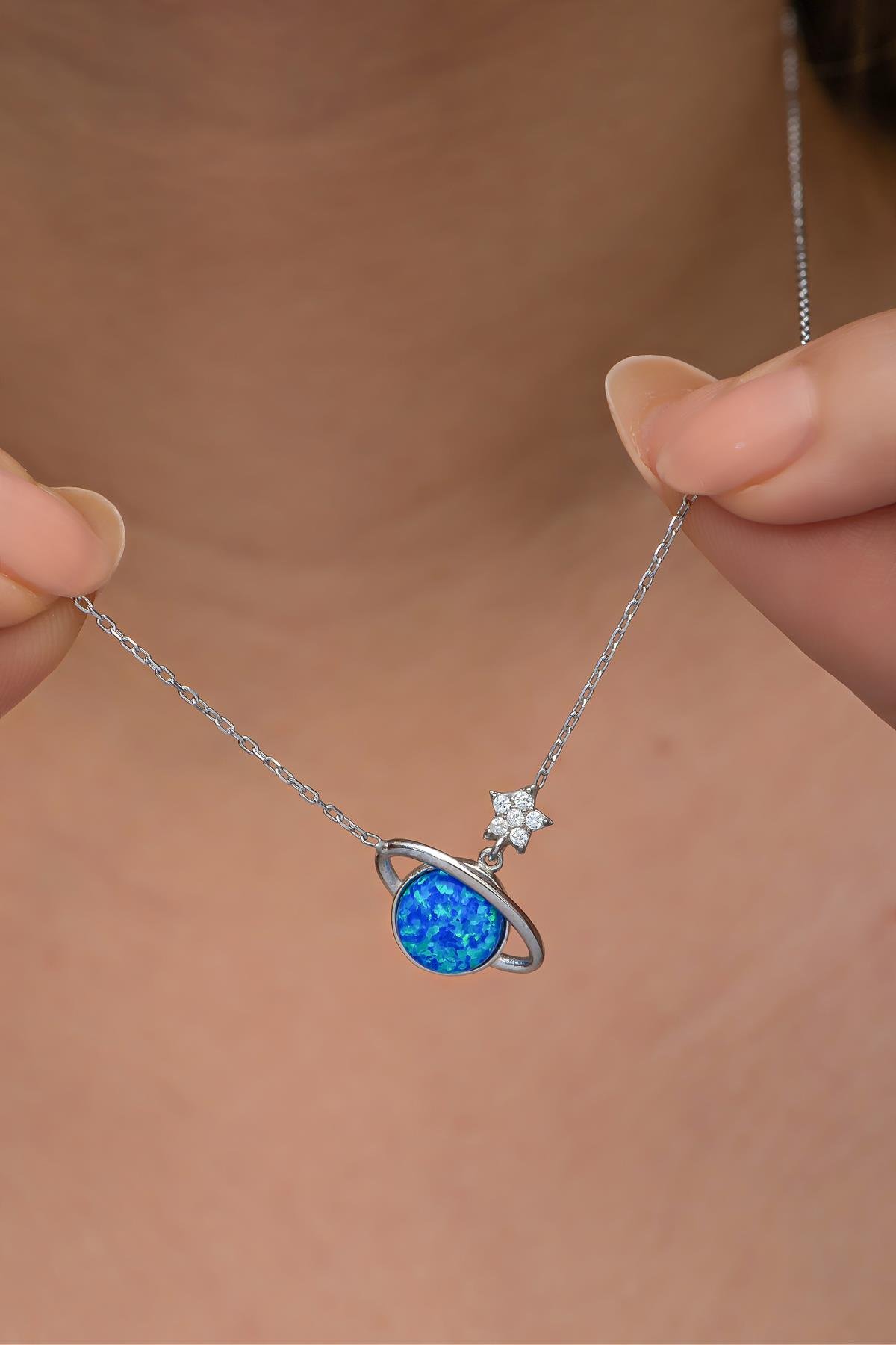 925 Ayar Gümüş Rodyum Kaplama Mavi Opal Taşlı Gezegen Kolye