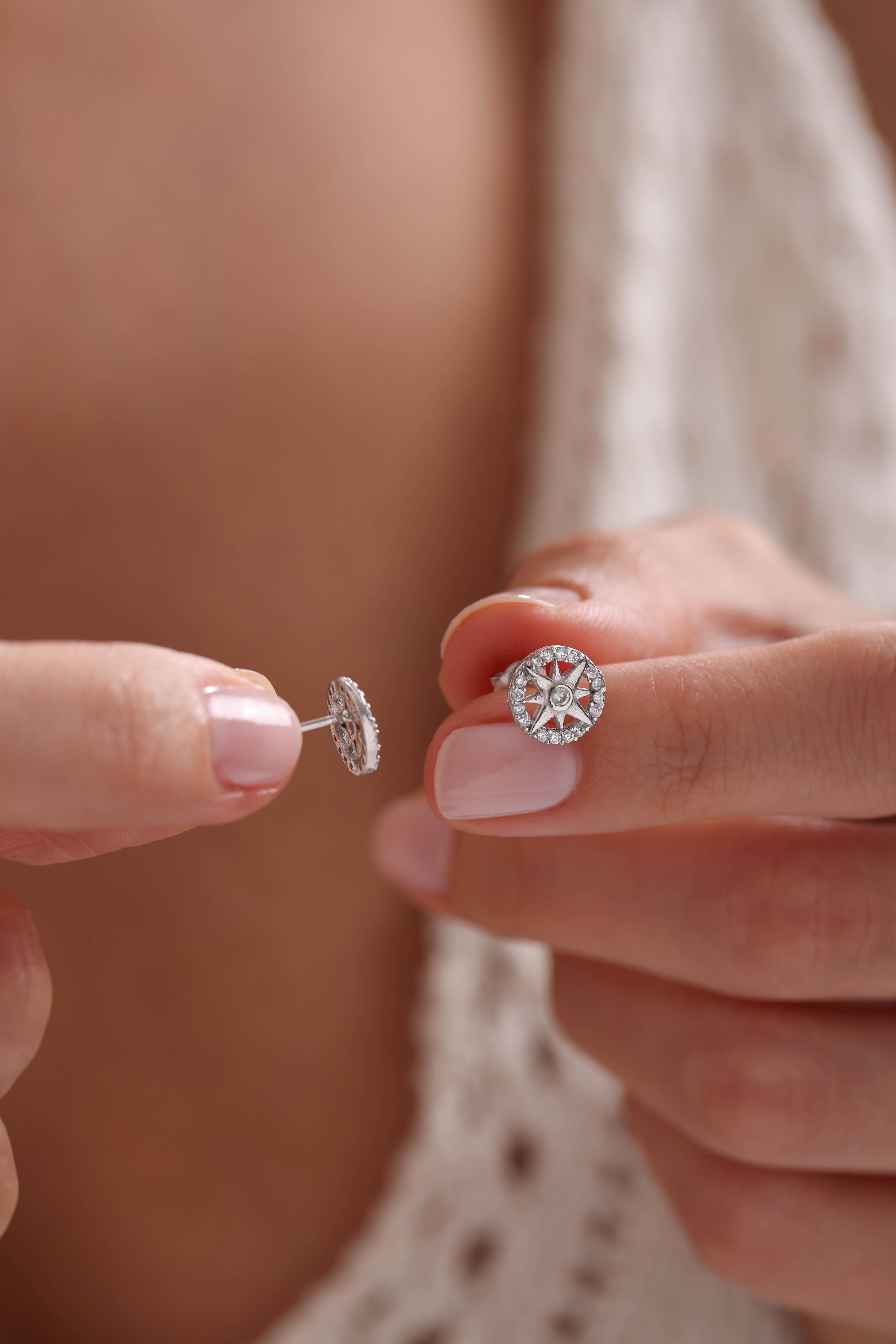 925 Ayar Gümüş Rodyum Kaplama Minik Daire Kutup Yıldızı Küpe