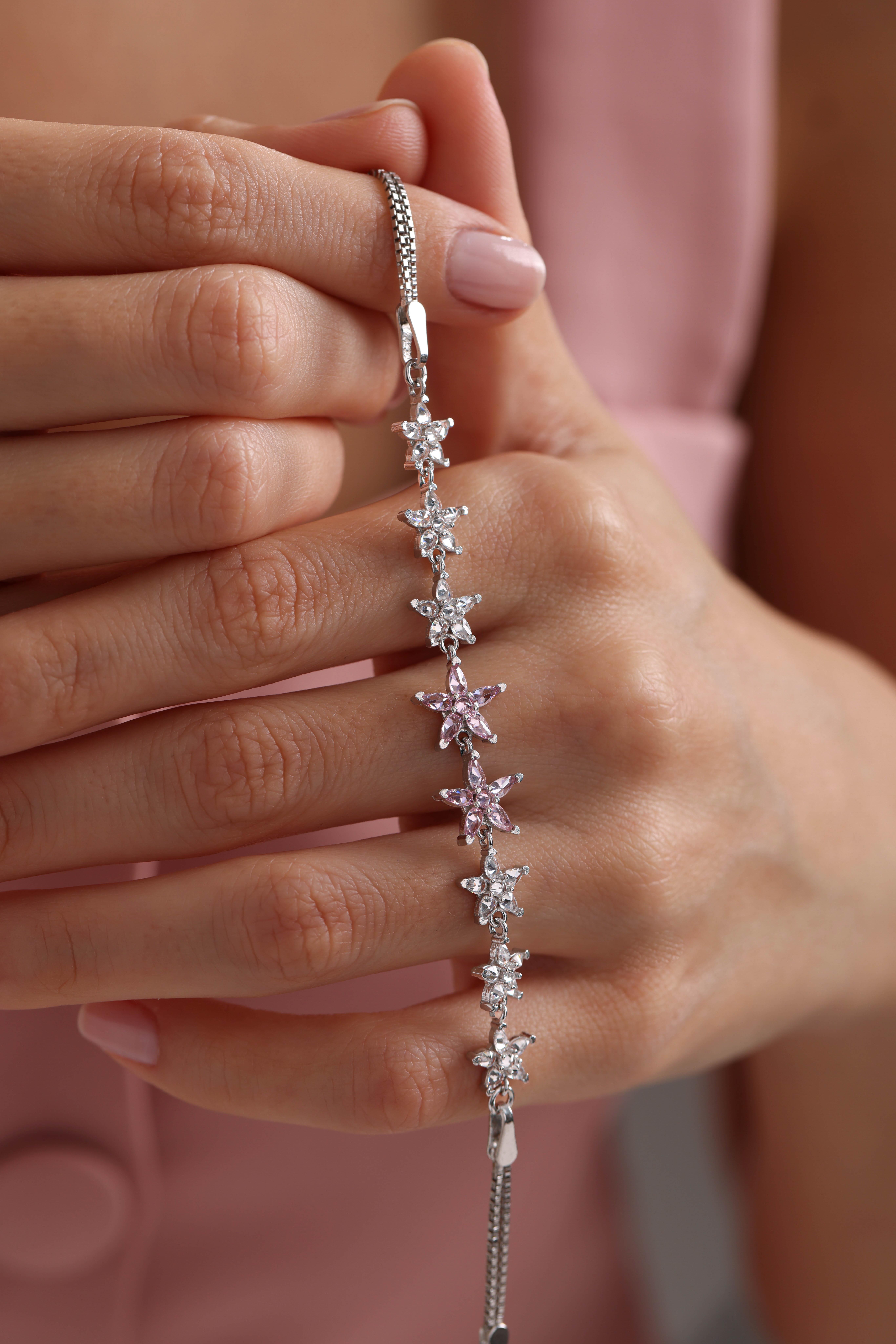 925 Ayar Gümüş Rodyum Kaplama Pembe Taşlı Sıralı Lotus Çiçeği Bileklik 