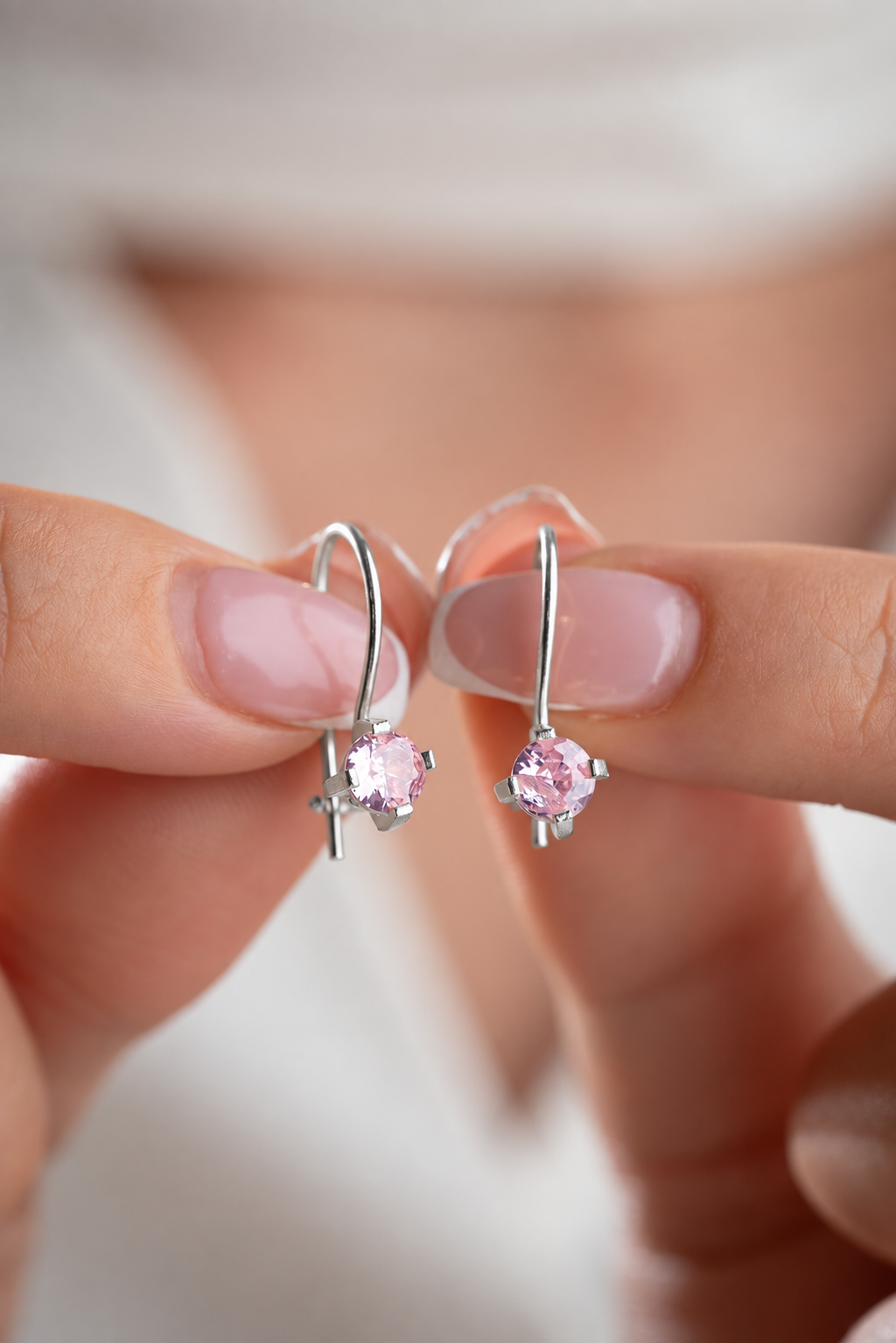 925 Ayar Gümüş Rodyum Kaplama Pembe Zirkon Tektaş  Mengeçli Küpe