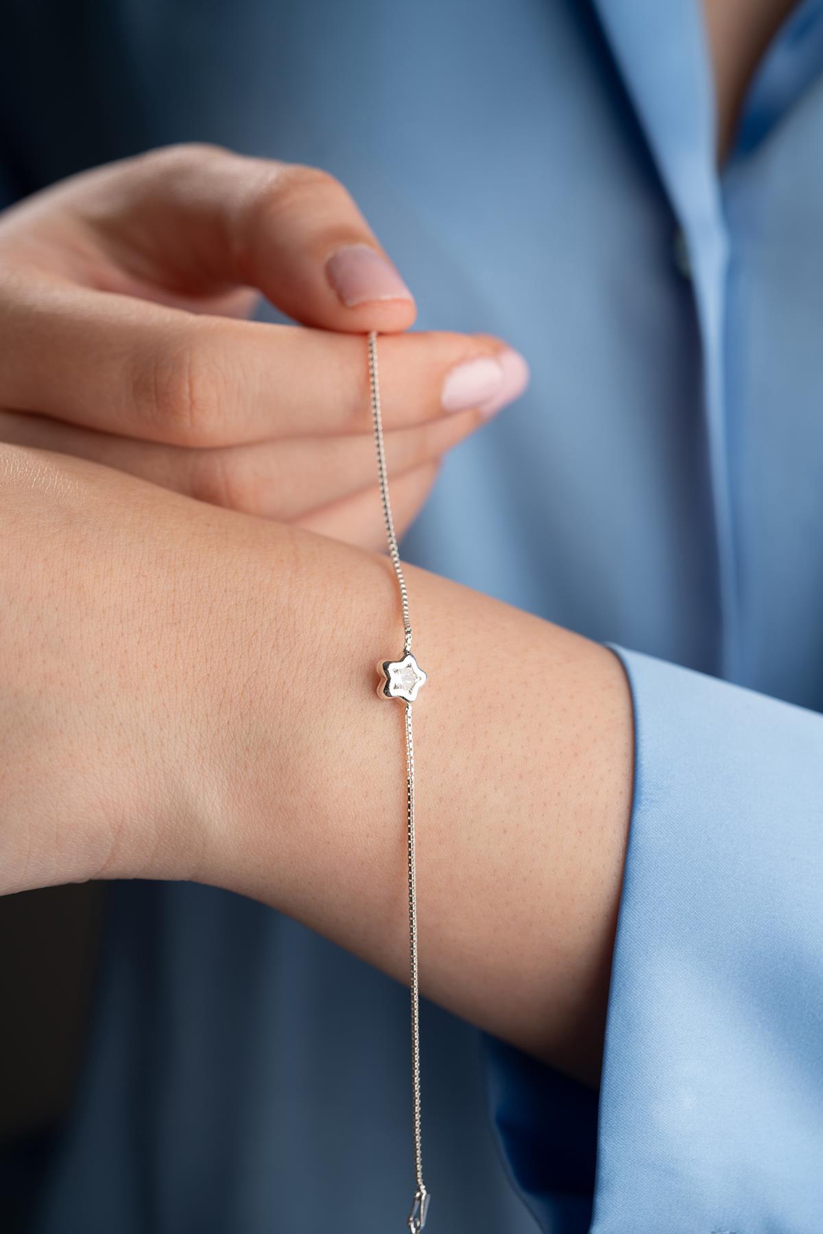 925 Ayar Gümüş Rodyum Kaplama Zirkon Taşlı Minimal Yıldız Model Bileklik