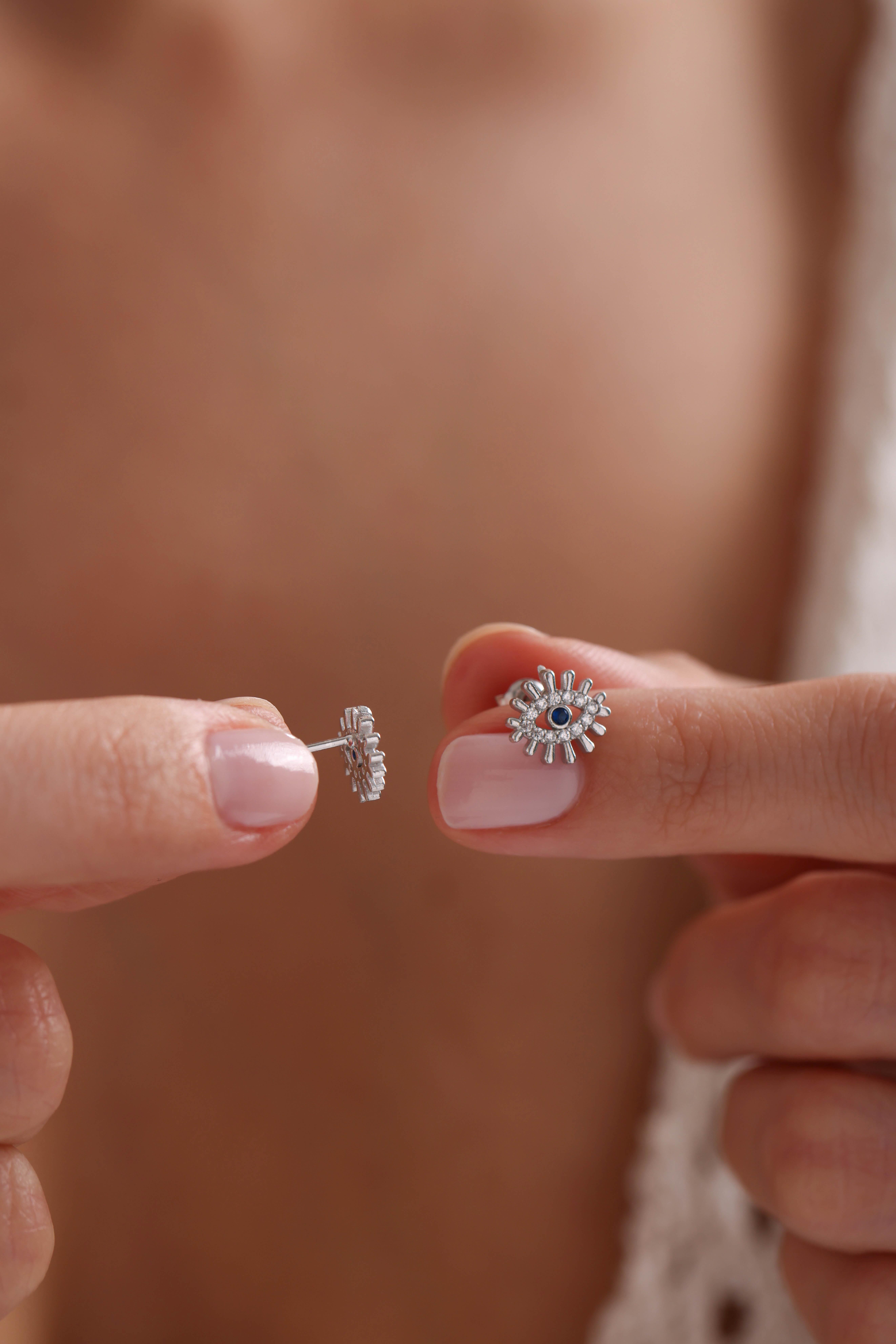 925 Ayar Gümüş Rodyum Kaplama Zirkon Taşlı Minik Göz Model Küpe