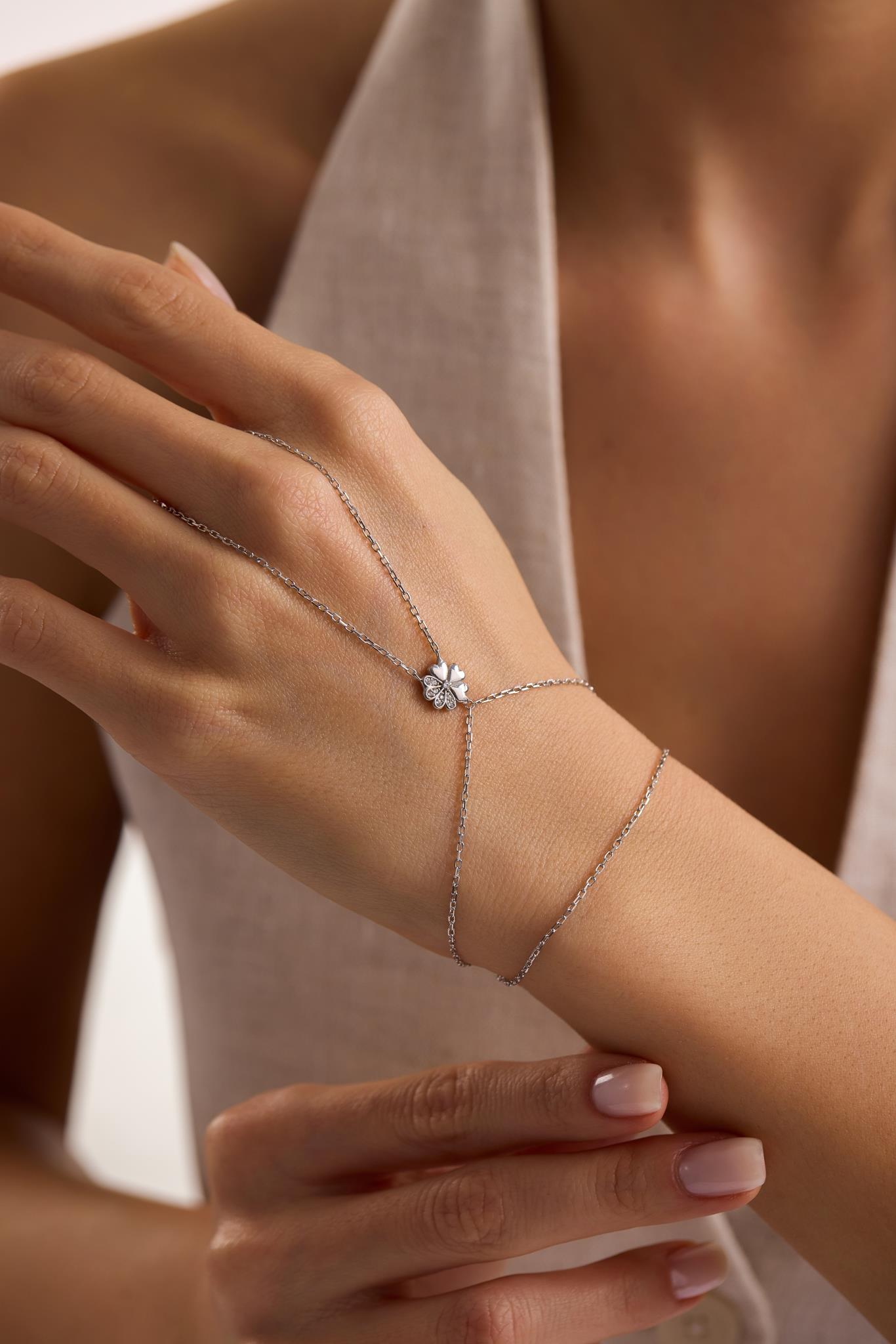 925 Ayar Gümüş Rodyum Kaplama Zirkon Taşlı Yonca Şahmeran Bileklik 