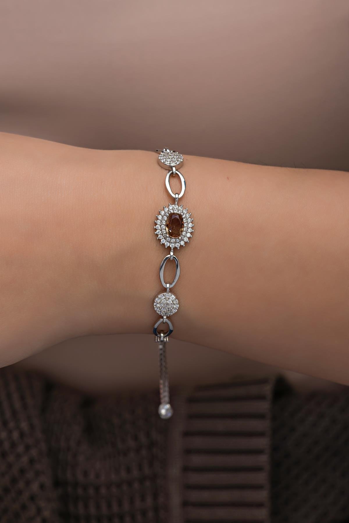 925 Ayar Gümüş Rodyumlu Asansörlü Zultanit Taşlı Kadın Gümüş Bileklik