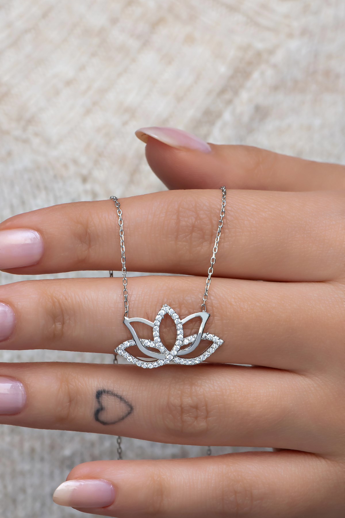 925 Ayar Gümüş Rodyumlu Lotus Çiçeği Kolye