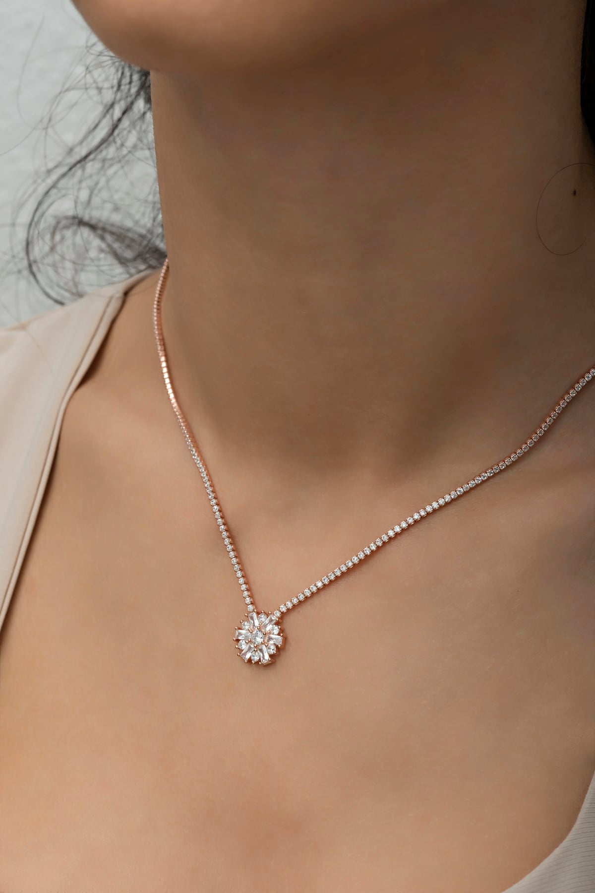 925 Ayar Gümüş Rose Çiçek Model Suyolu Kolye