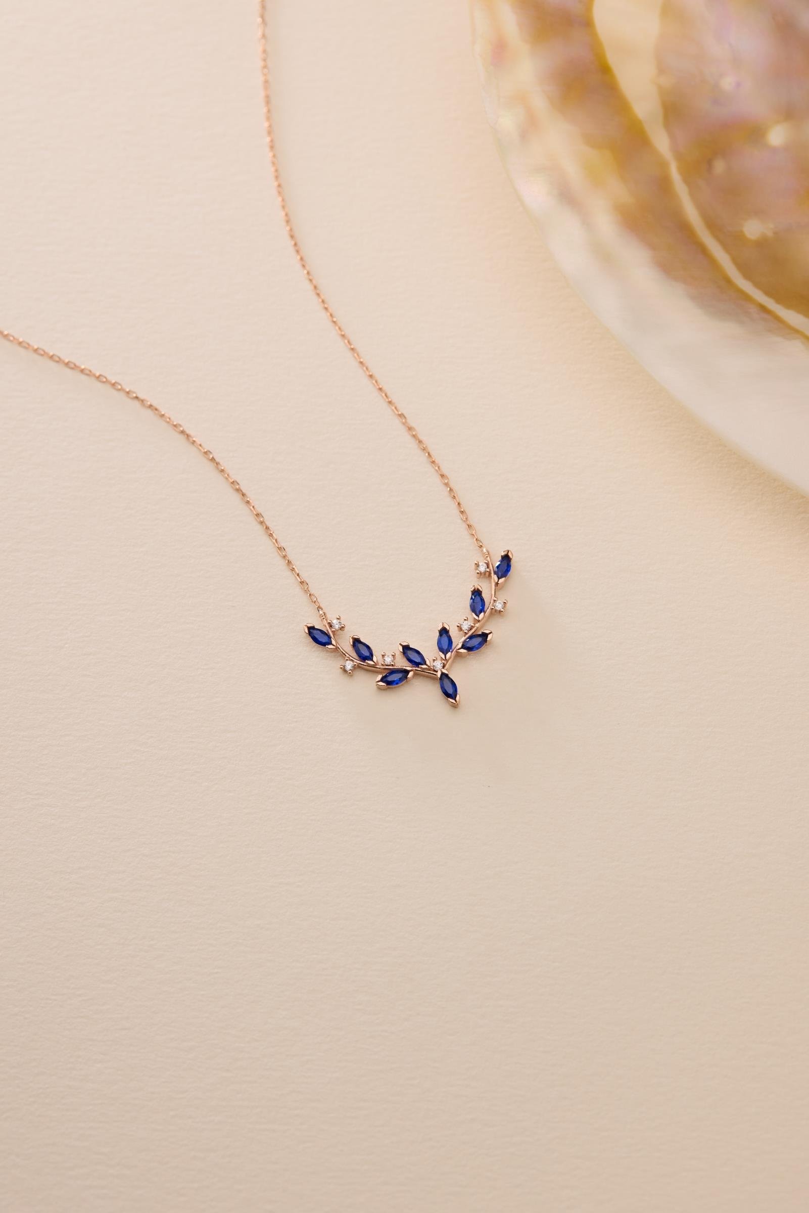 925 Ayar Gümüş Rose Kaplama Mavi Mekik Taşlı Zarif Sarmaşık Kolye