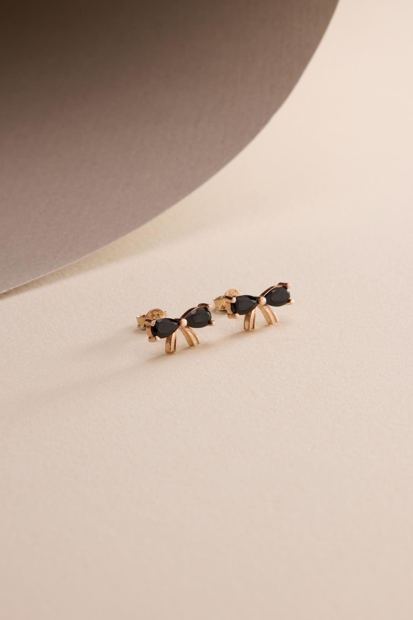 925 Ayar Gümüş Rose Kaplama Siyah Taşlı Papyon Model Küpe