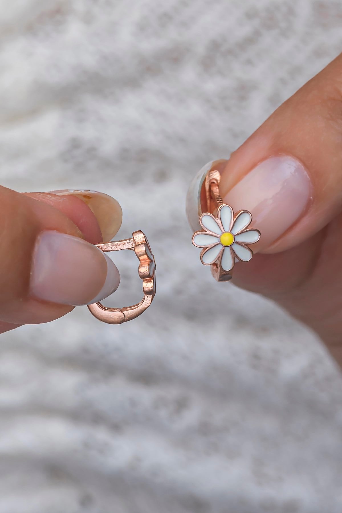 925 Ayar Gümüş Rose Mineli Papatya Model Küpe