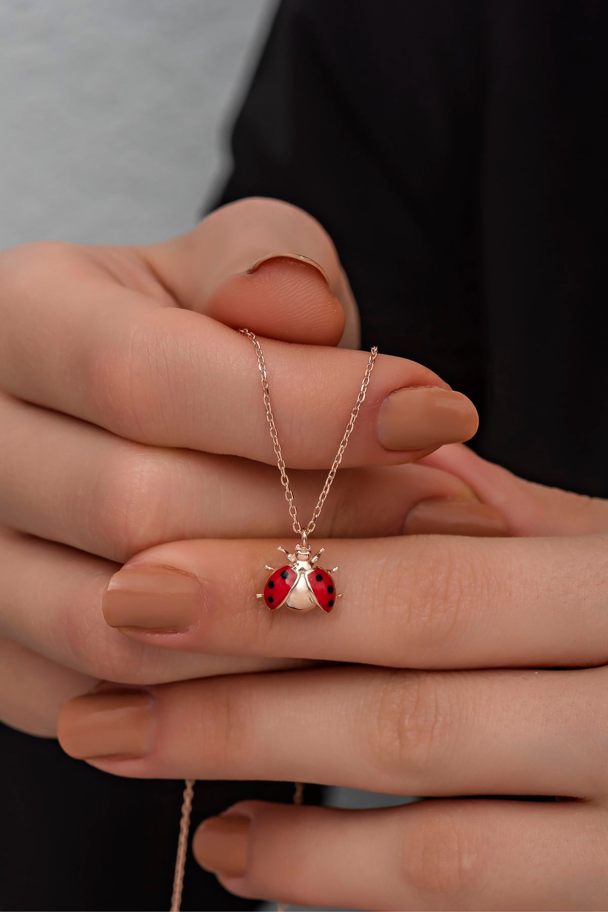 925 Ayar Gümüş Rose Mineli Uğur Böceği Kolye