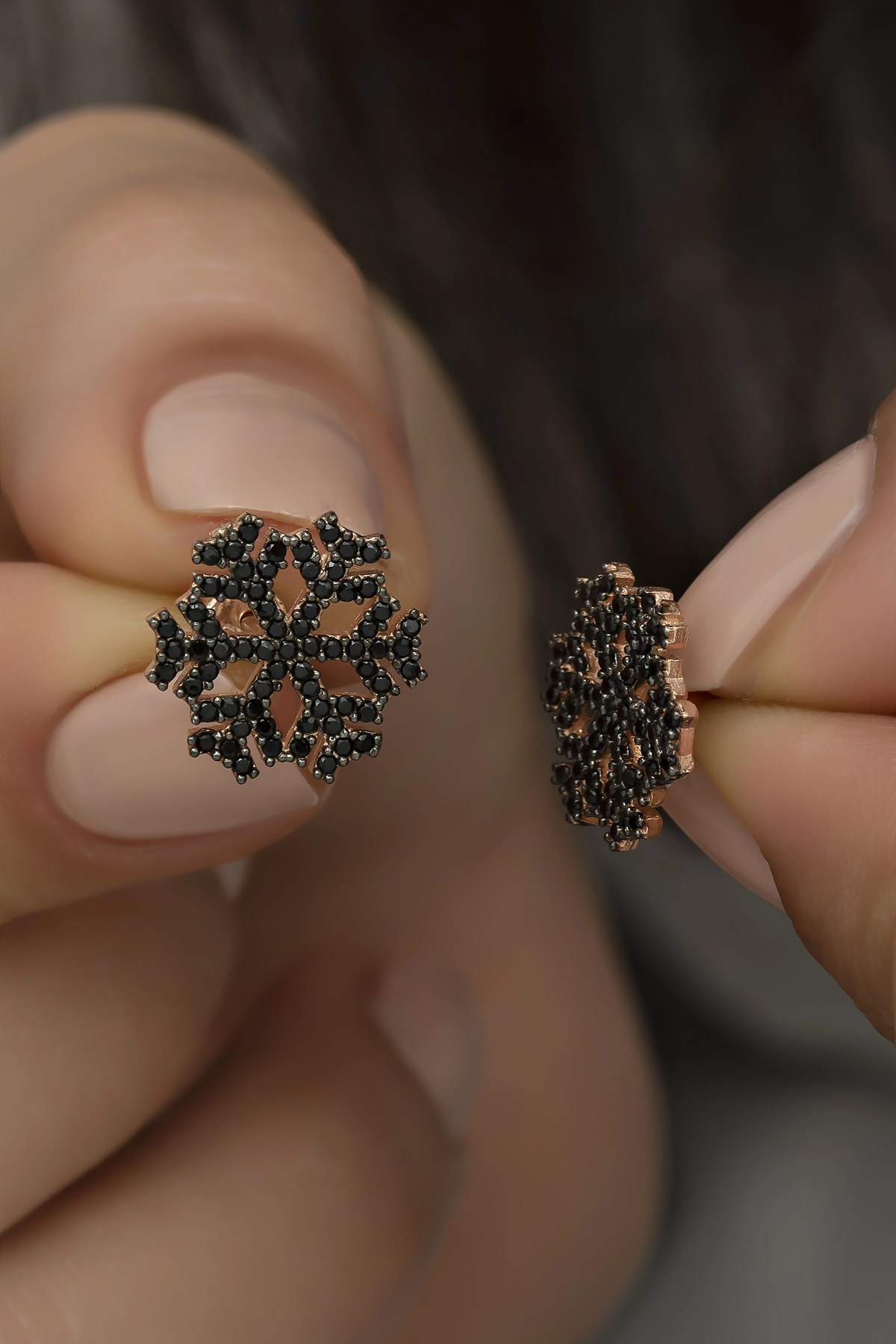 925 Ayar Gümüş Rose Siyah Taşlı Kartanesi Küpe