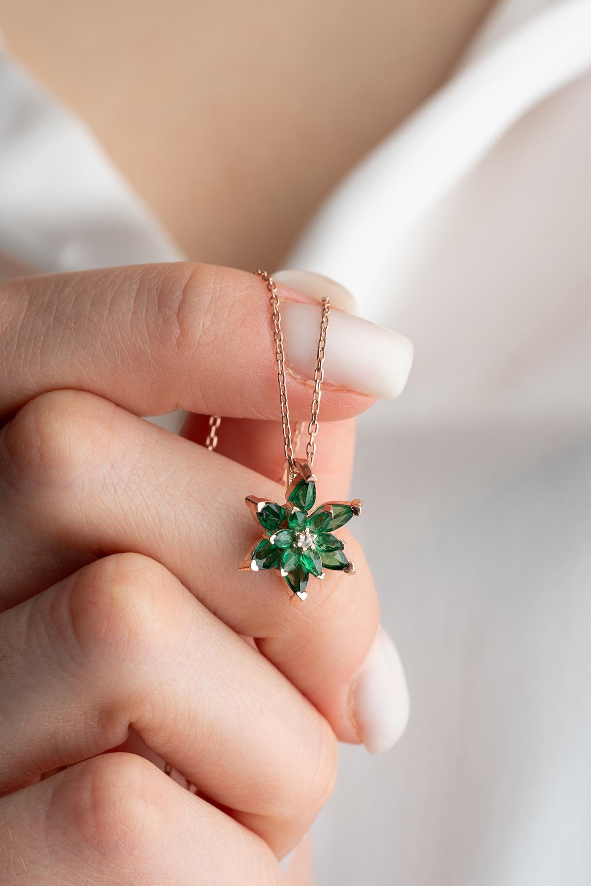 925 Ayar Gümüş Rose Yeşil Taşlı Lotus Çiçeği Kolye