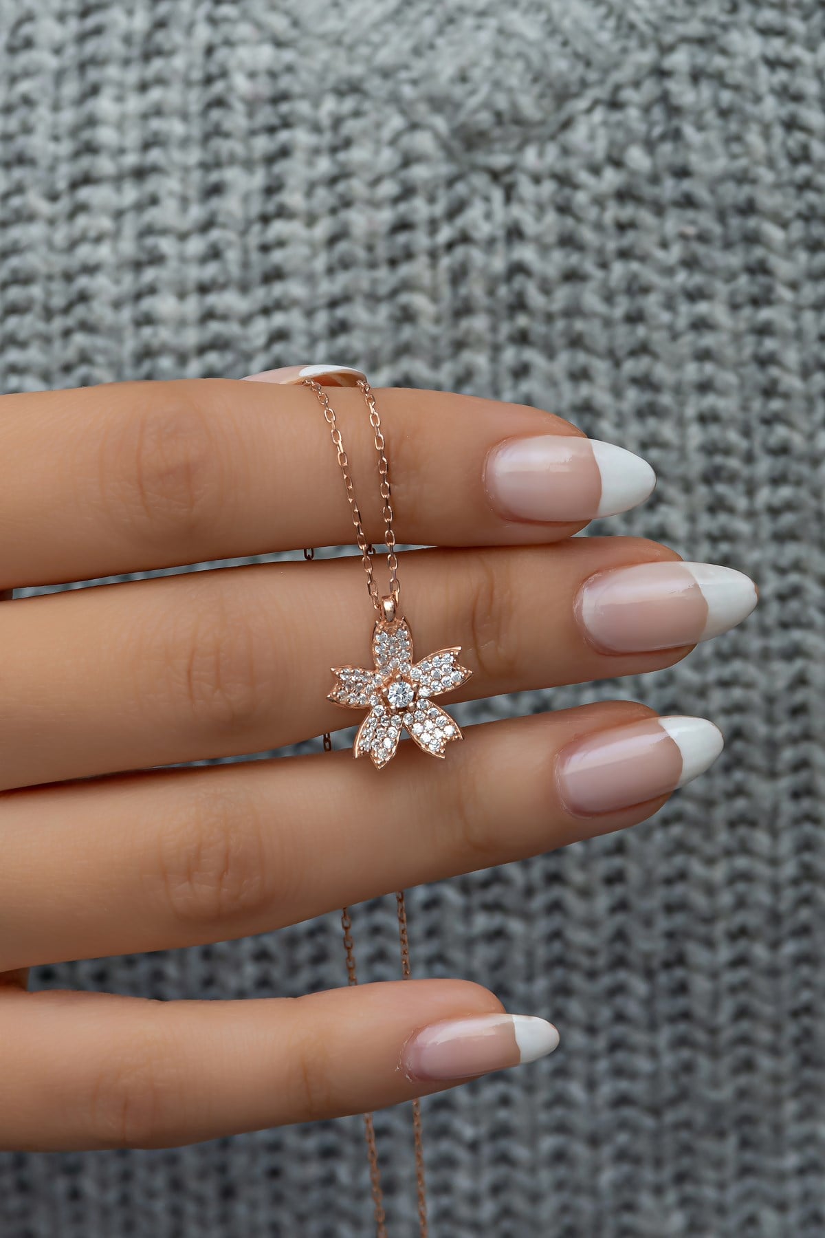 925 Ayar Gümüş Rose Zirkon Taşlı Nergis Çiçeği Kolye