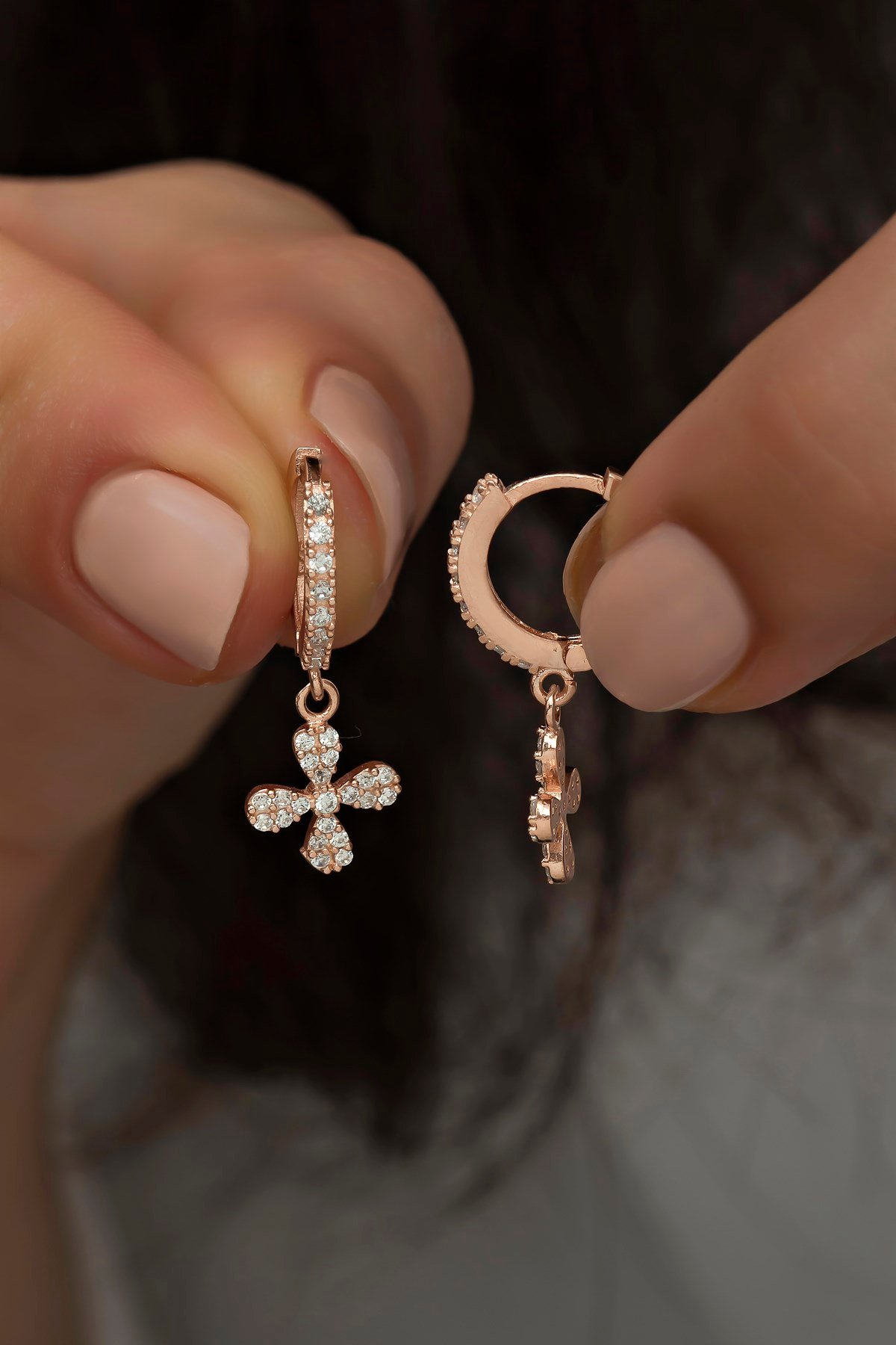 925 Ayar Gümüş Sallantılı Rose Çiçek Küpe