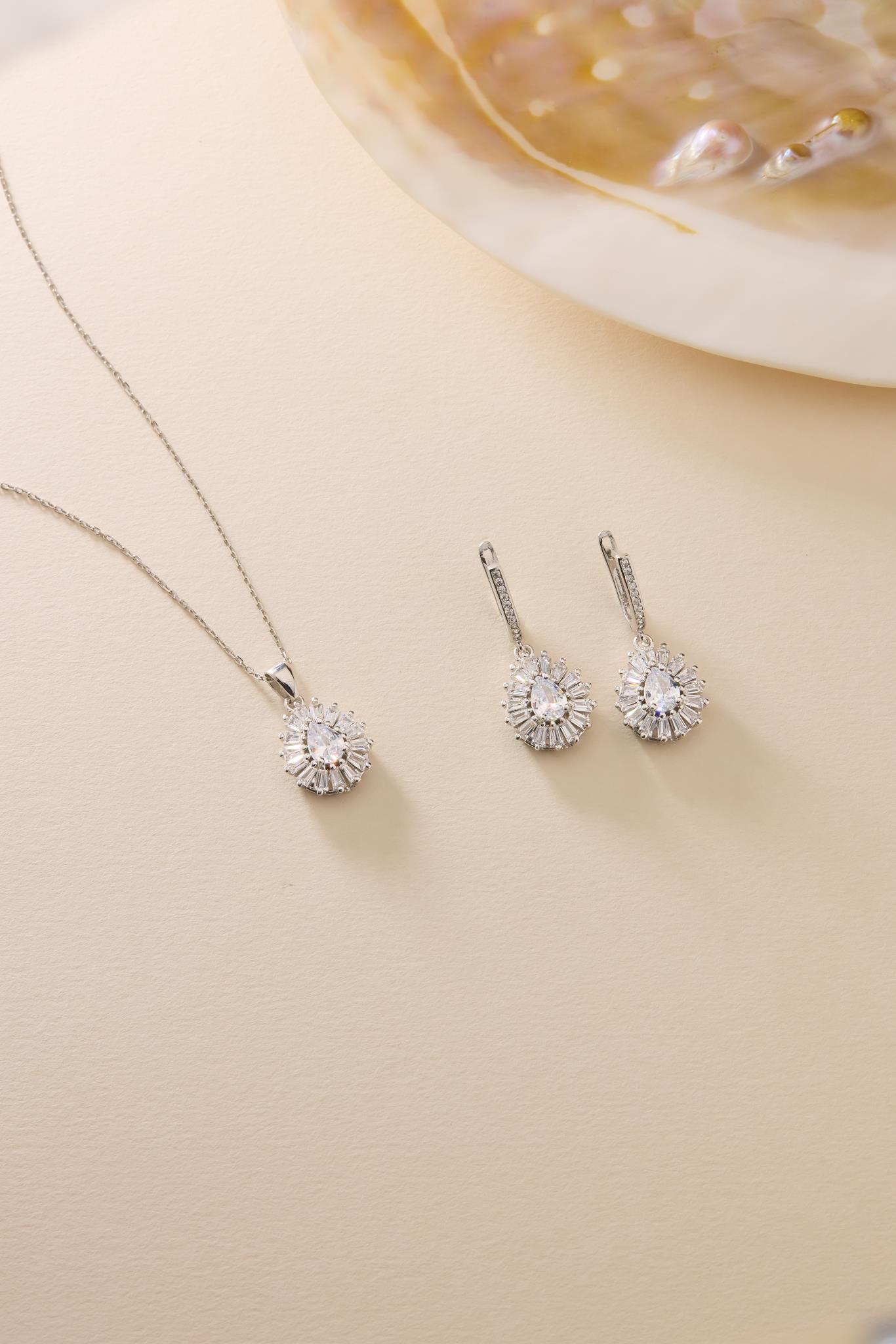 925 Ayar Gümüş Set Rodyum Kaplama Damla Beyaz Taşlı Kolye ve Küpe