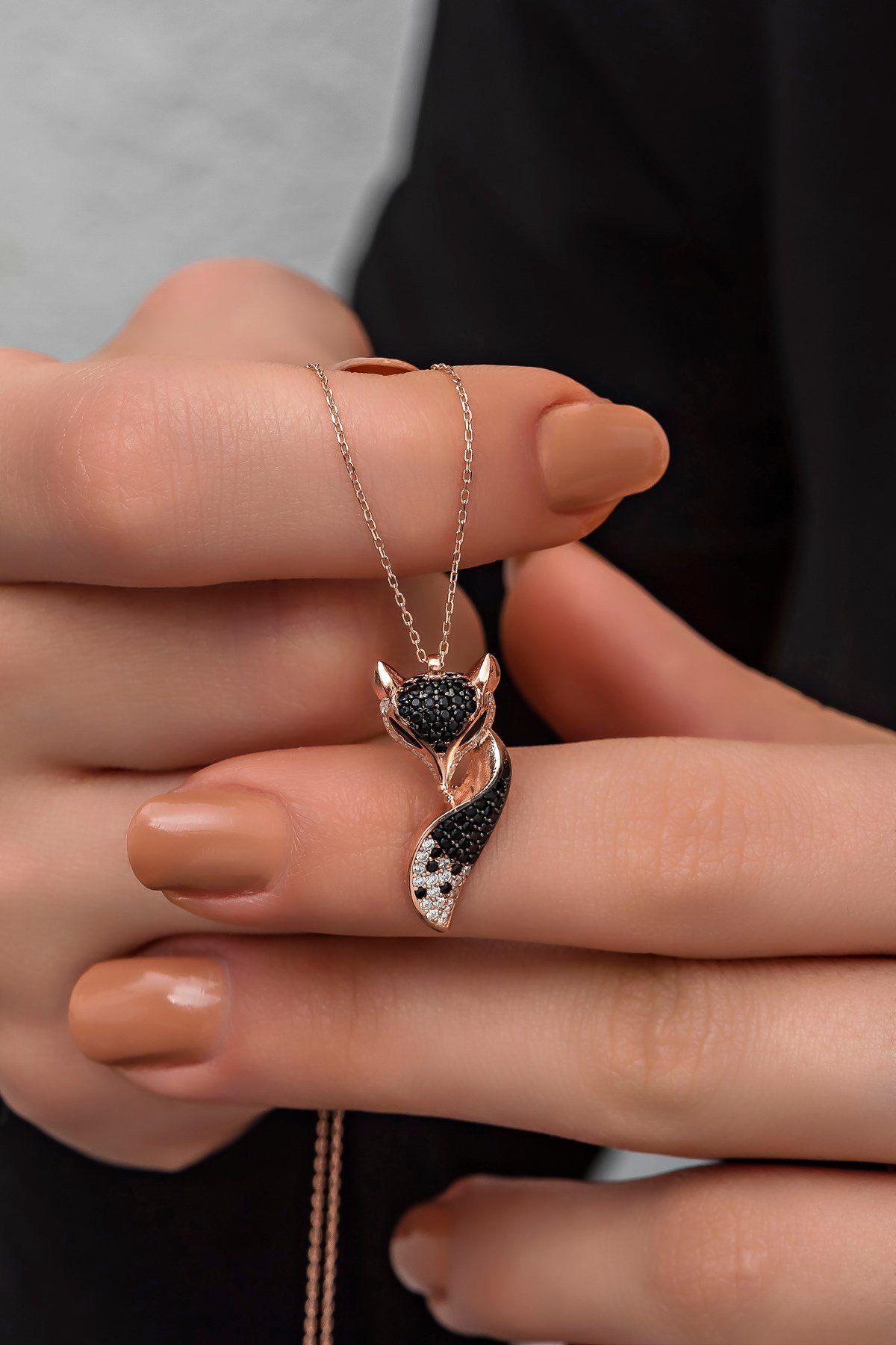 925 Ayar Gümüş Siyah Taşlı Tilki Kolye