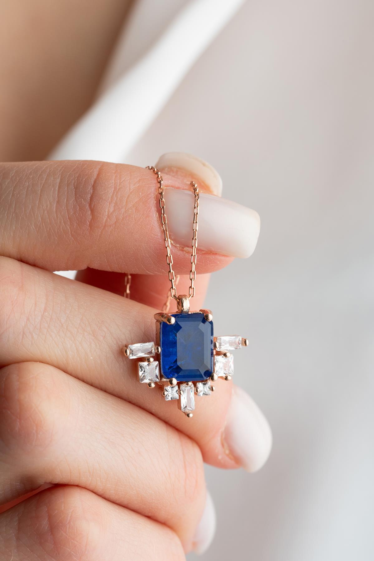 925 Ayar Gümüş Yanları Baget Taşlı Lacivert Tektaş Kolye