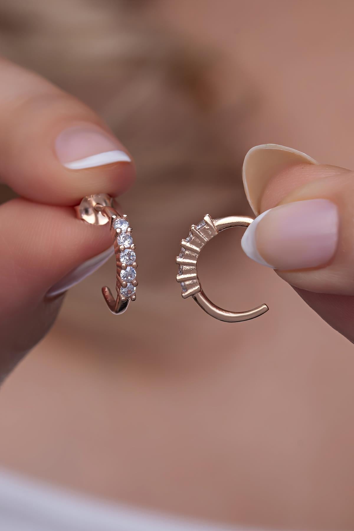 925 Ayar Gümüş Zirkon 5 Taşlı 12 Mm YarımTur  Küpe