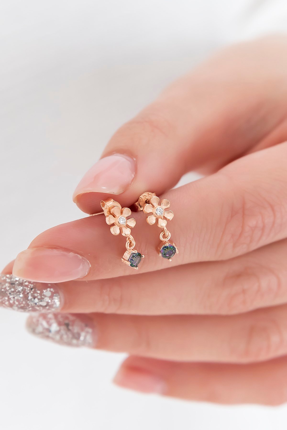 925 Ayar Minik Misitk Topaz Taşlı Çiçek Küpe Kadın Gümüş Küpe