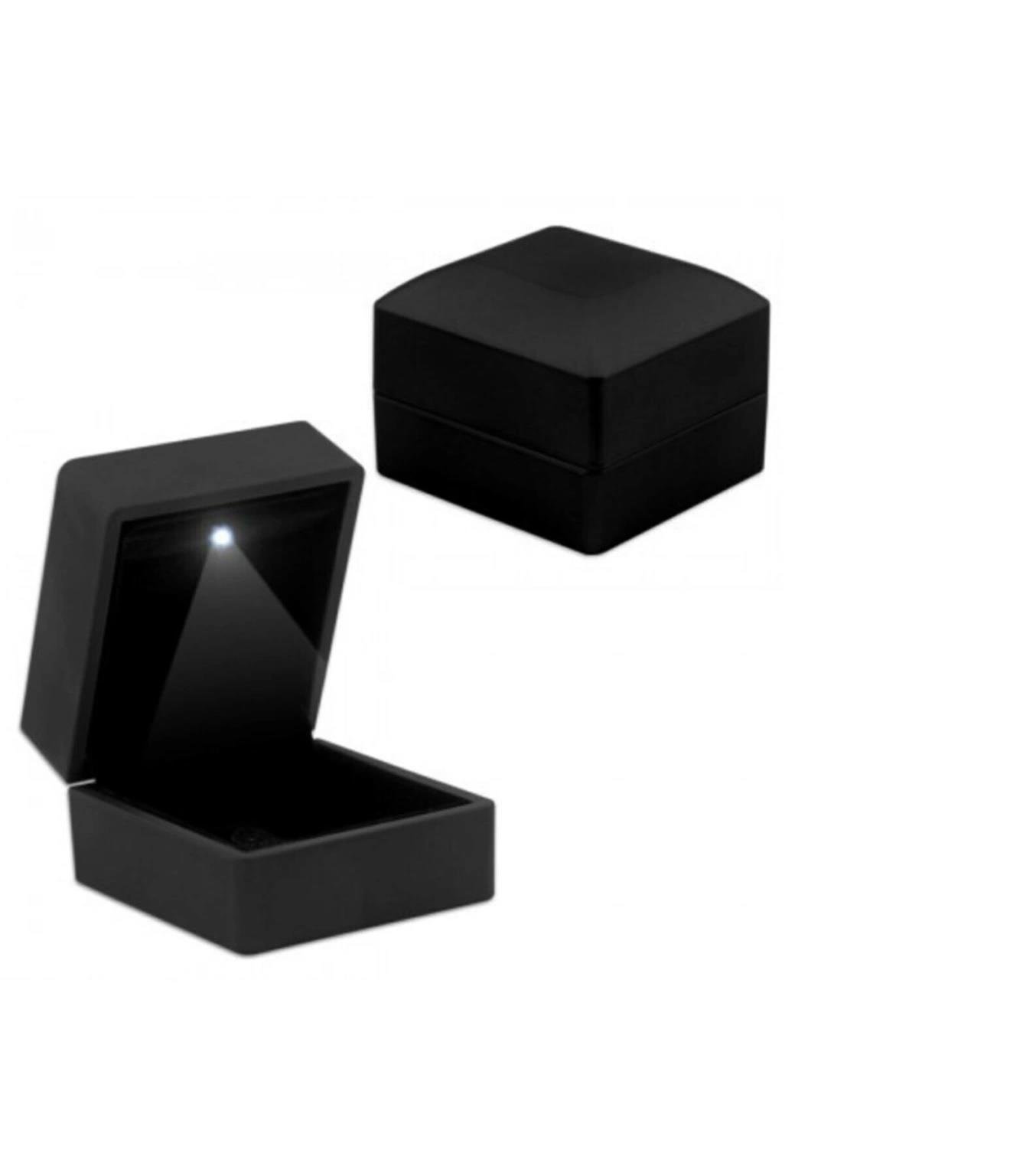 Işıklı Siyah Renk Yüzük Ve Kolye Uyumlu Şık Hediye Kutusu