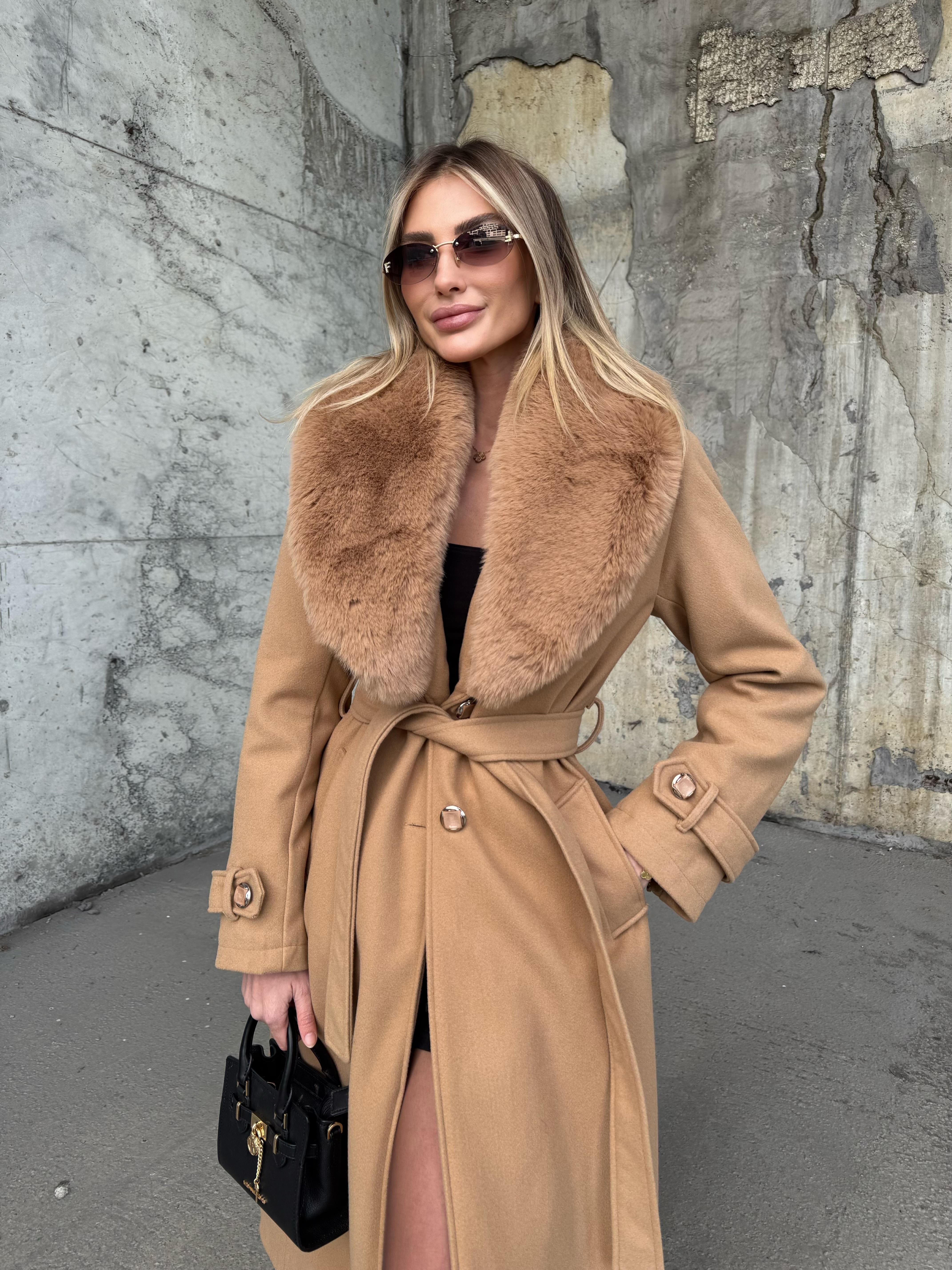 Camel Rengi Yaka Kürklü Kaşe Kaban
