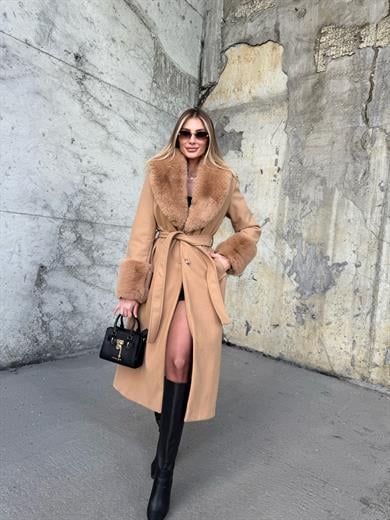 Camel Renk Kollar Ve Yakası Kürk Detaylı Kaşe Kaban 