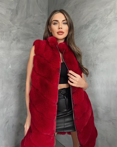 Kırmızı kesik kürk yelek