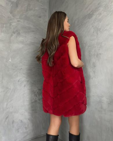 Kırmızı kesik kürk yelek