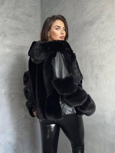 Kapşonlu siyah kısa kürk garnili deri kaban