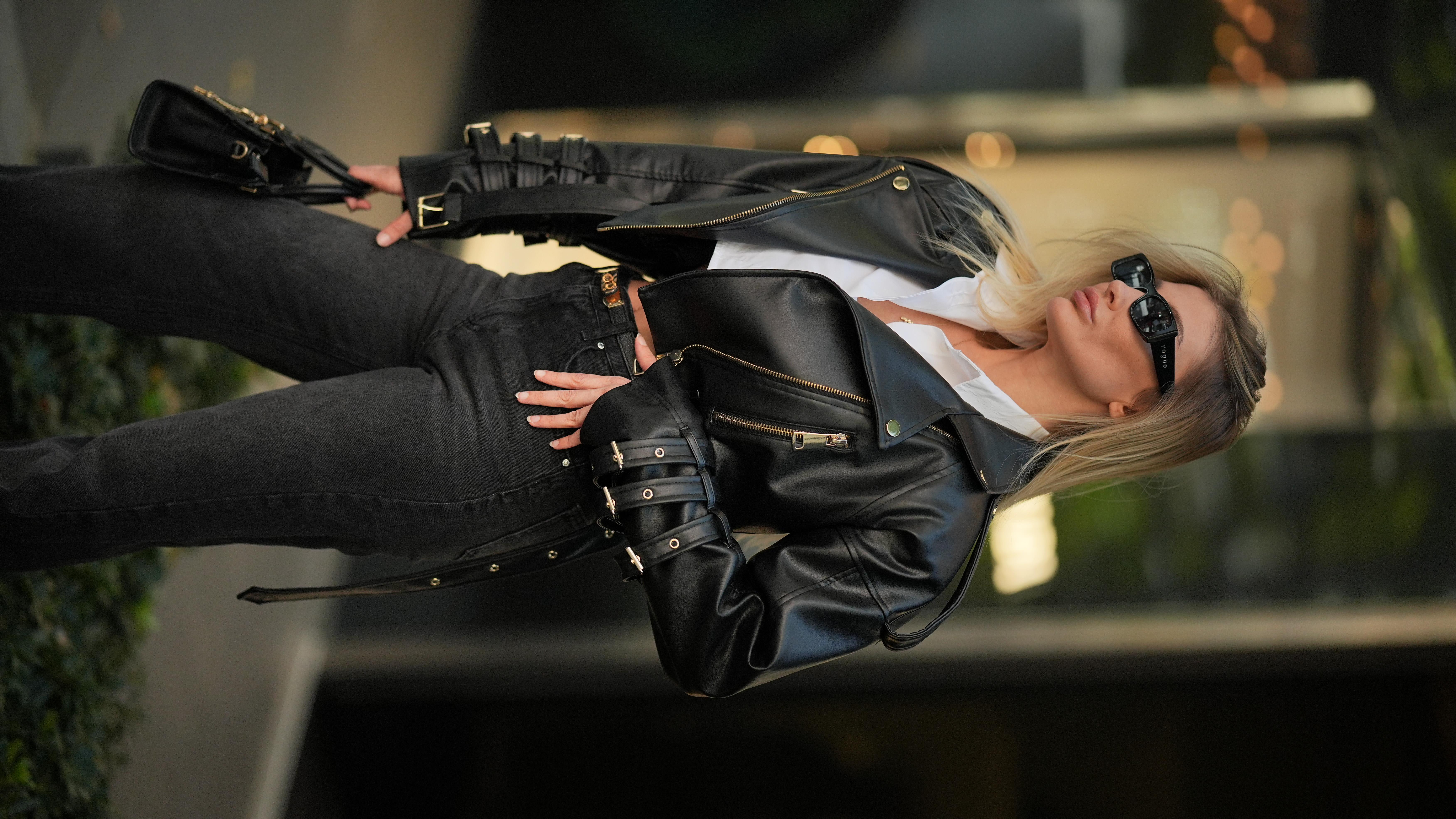 Siyah Zımbalı Deri Ceket