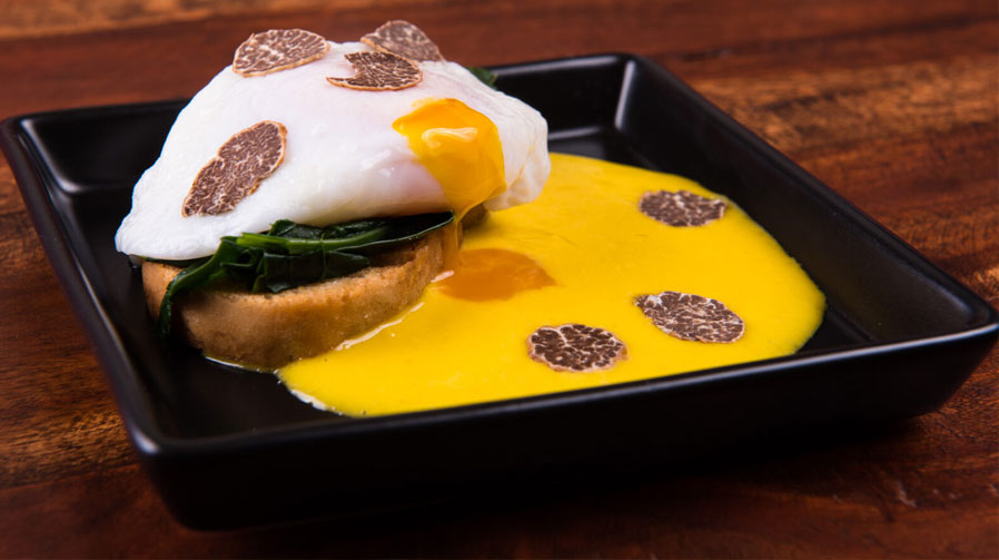 Trüflü Eggs Benedict