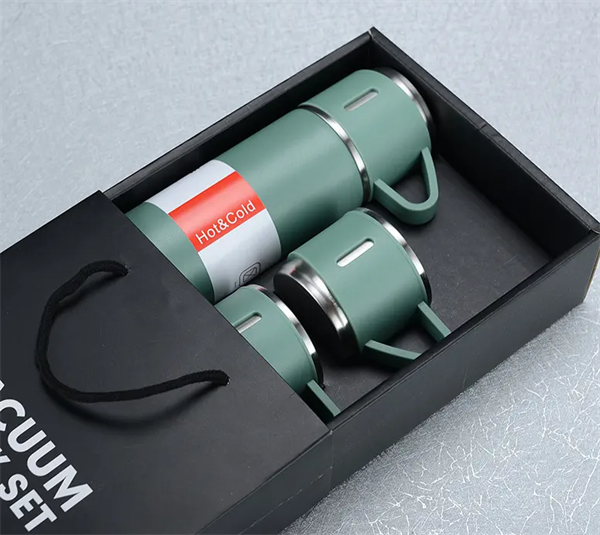 Kurumsal İş Hediyelik Paslanmaz Çelik 3 Bardak Setinden Oluşan Çift Yalıtımlı Vakumlu Termos Hediye Kutulu Yeşil Renk