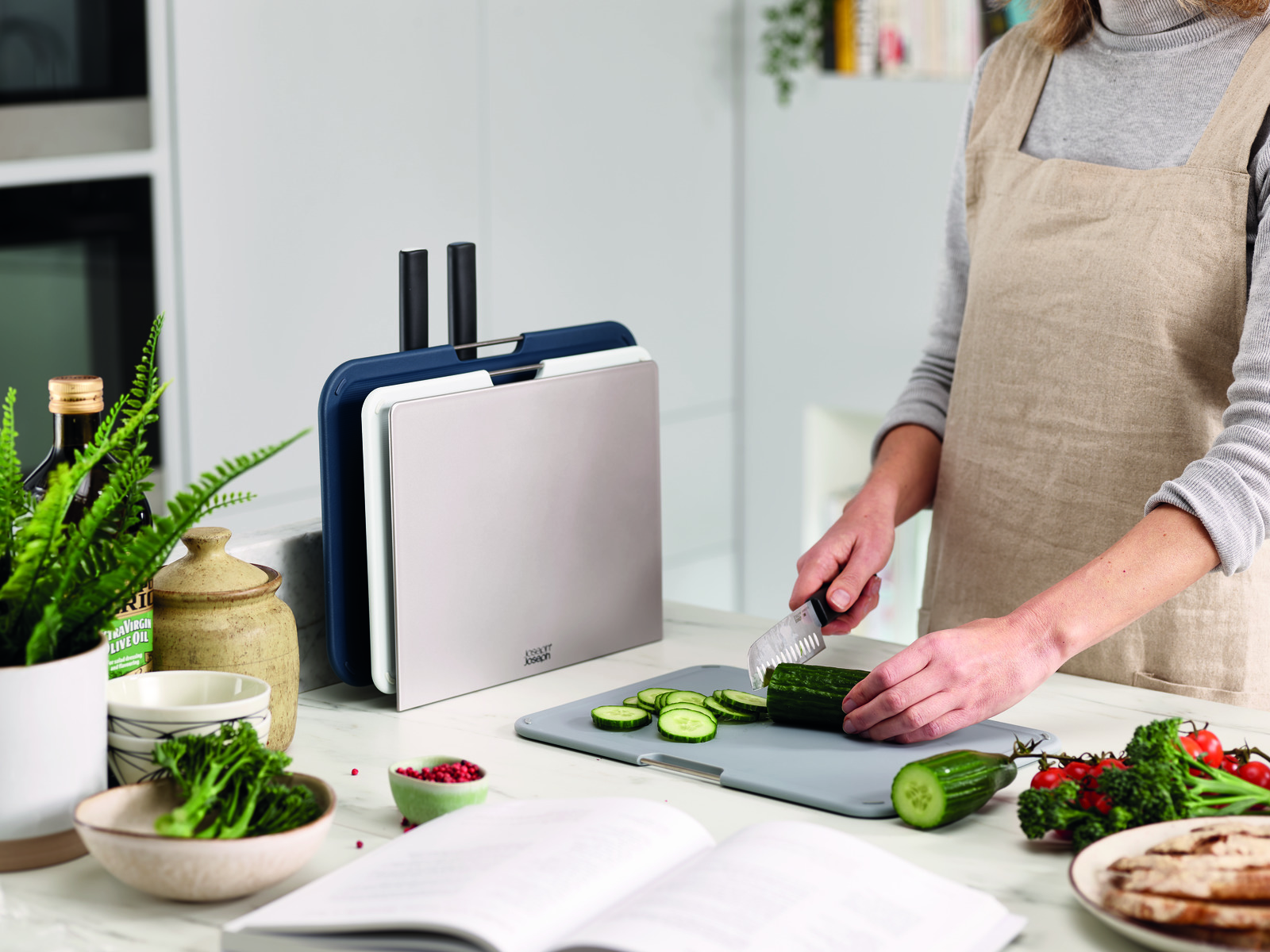 Joseph Joseph Duo Triangular Abtropfsieb – Platzsparendes Küchenutensil Mit Dreieckiger Form