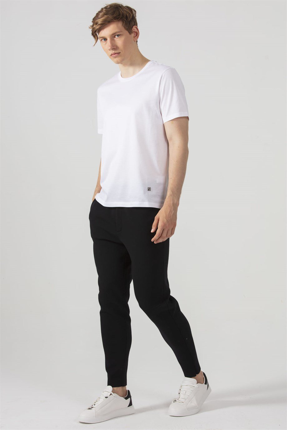 White-colored mercerized crew neck t-shirt, 100% cotton