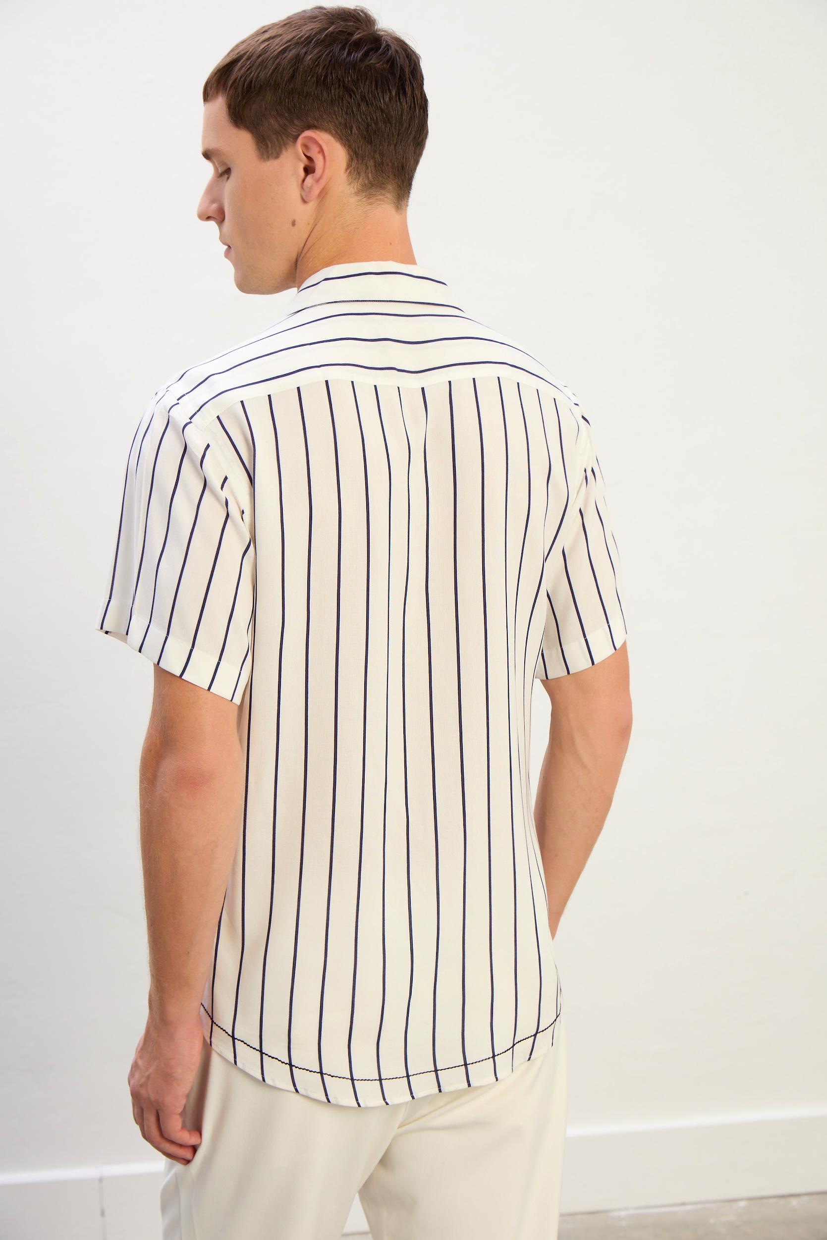 Riley Çizgili Kısa Kollu Erkek Gömlek-Beyaz