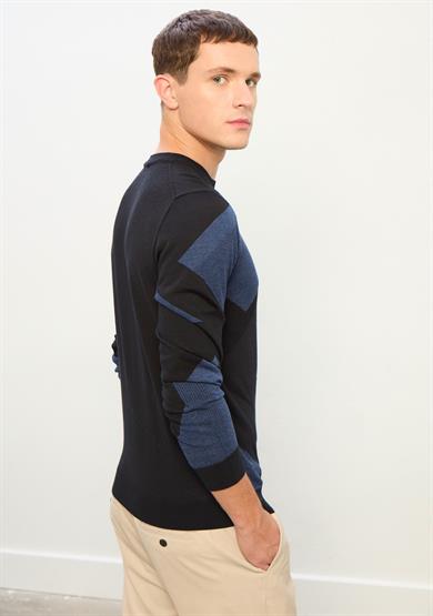 Leo Desenli Triko Kazak-Siyah