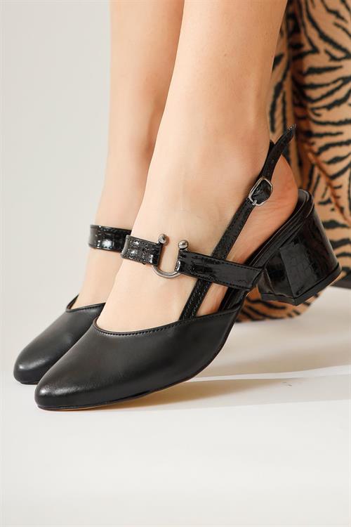Chalisa Siyah Kroko Detaylı Oval Burunlu Kısa Topuk Sandalet