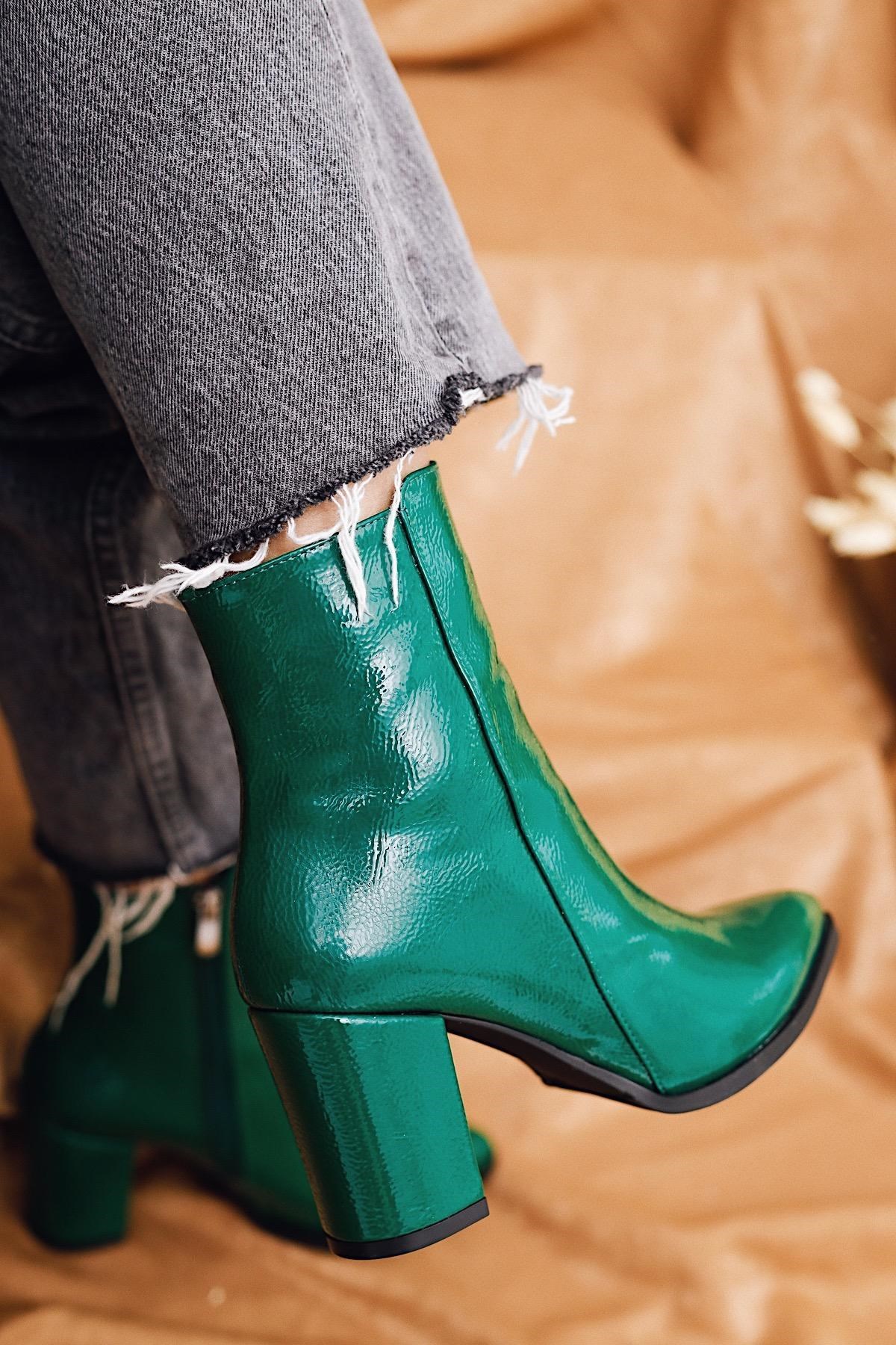Elle Yeşil Kırışık Rugan Topuklu Bootie | Limoya.com ile Modayı Keşfet!
