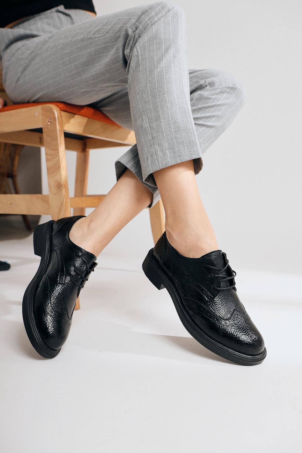 Mitzie Siyah Kırışık Rugan Bağcıklı Oxford Ayakkabı | Limoya.com ile Modayı  Keşfet!