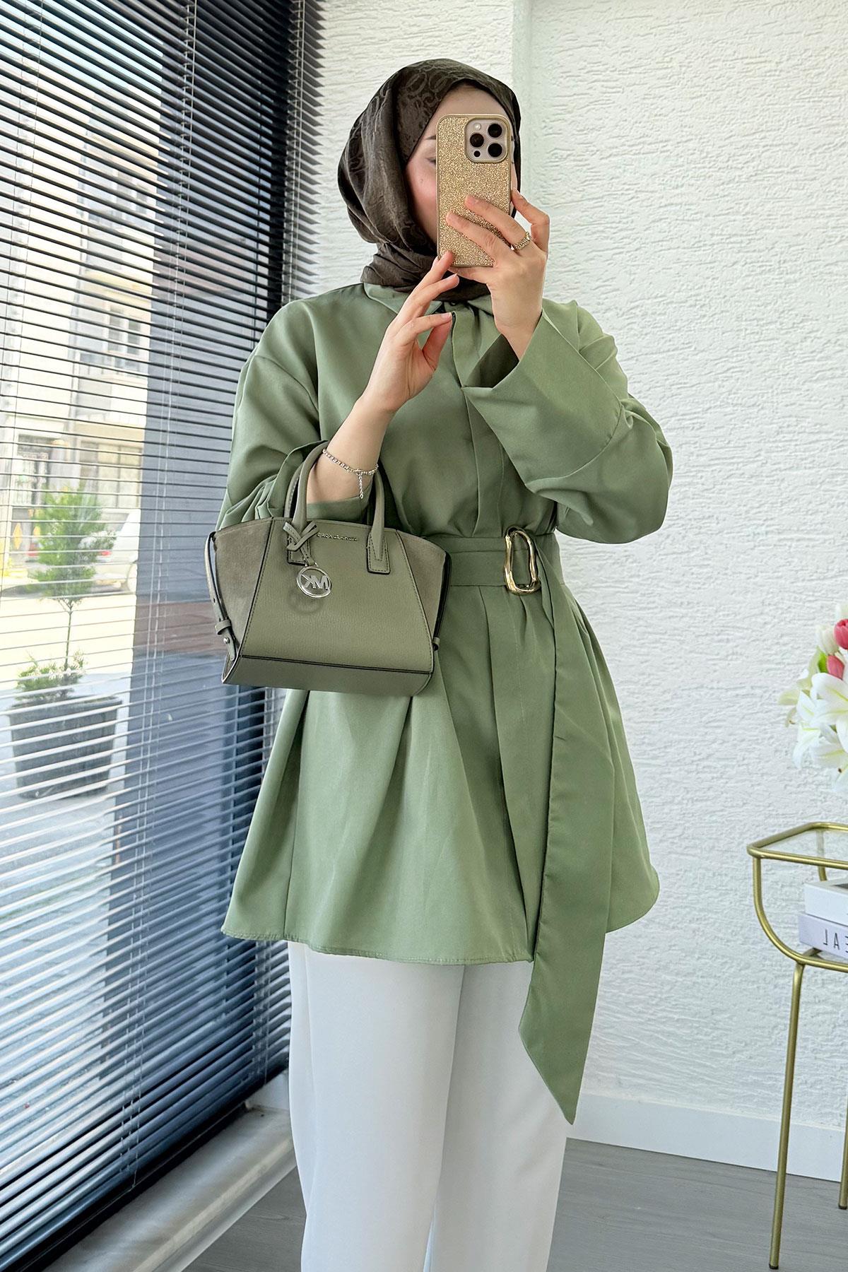 Bronş Detaylı Geniş Kemerli Poplin Tunik – Yeşil