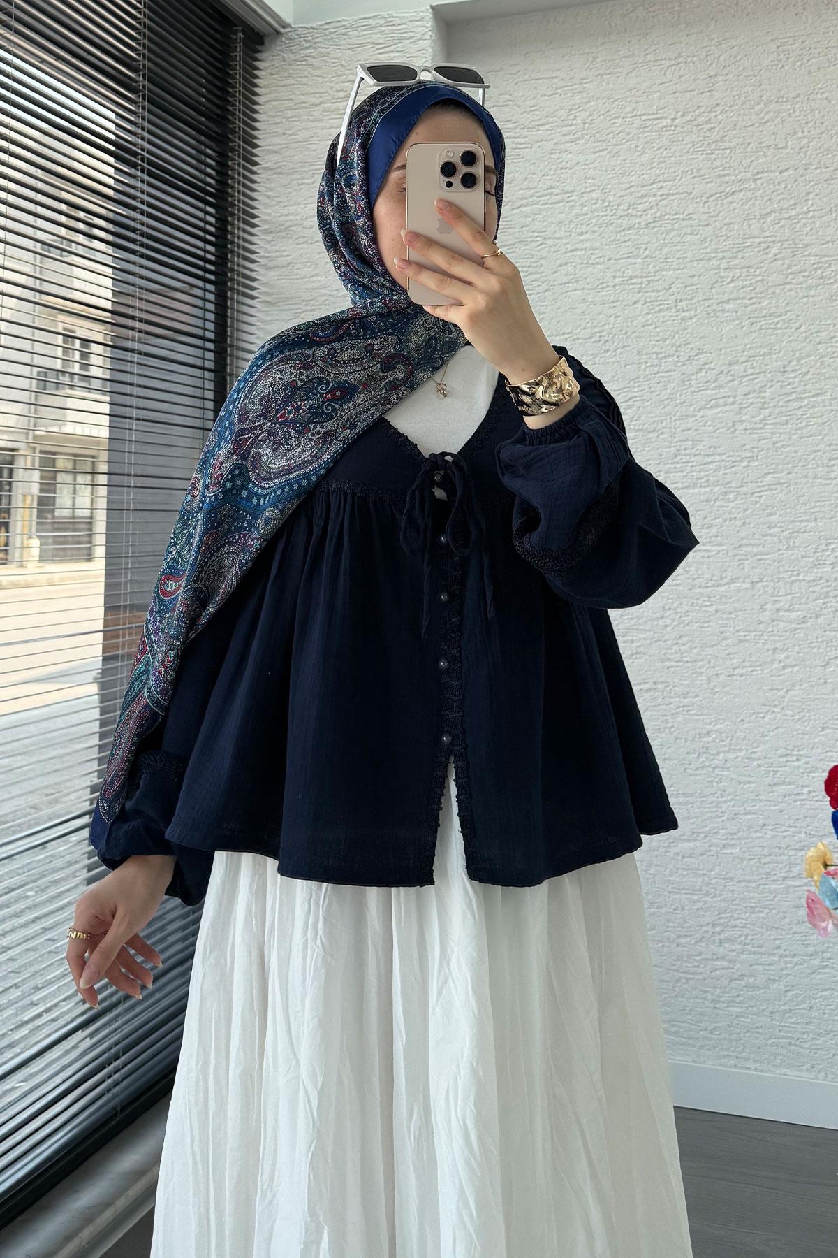 Güpür Detaylı Müslin Kısa Kimono – Lacivert