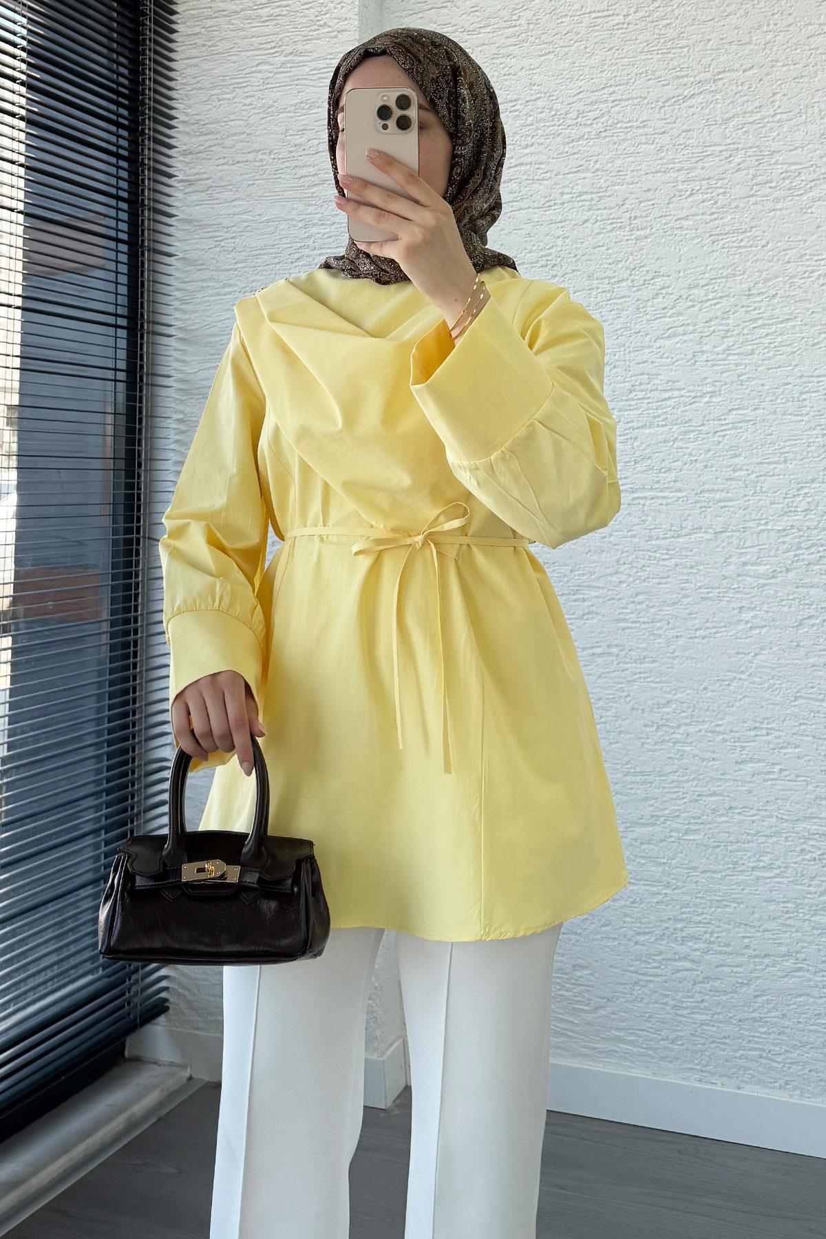 Şal Yaka Broş Detaylı Poplin Tunik – Sarı