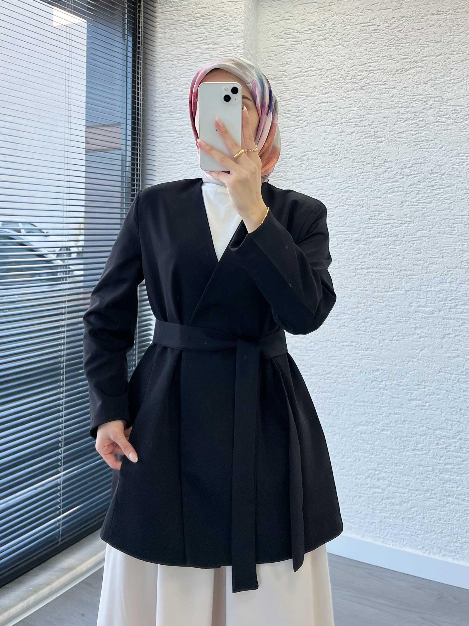 Siyah Kemer Detaylı Minimal Kimono Ceket