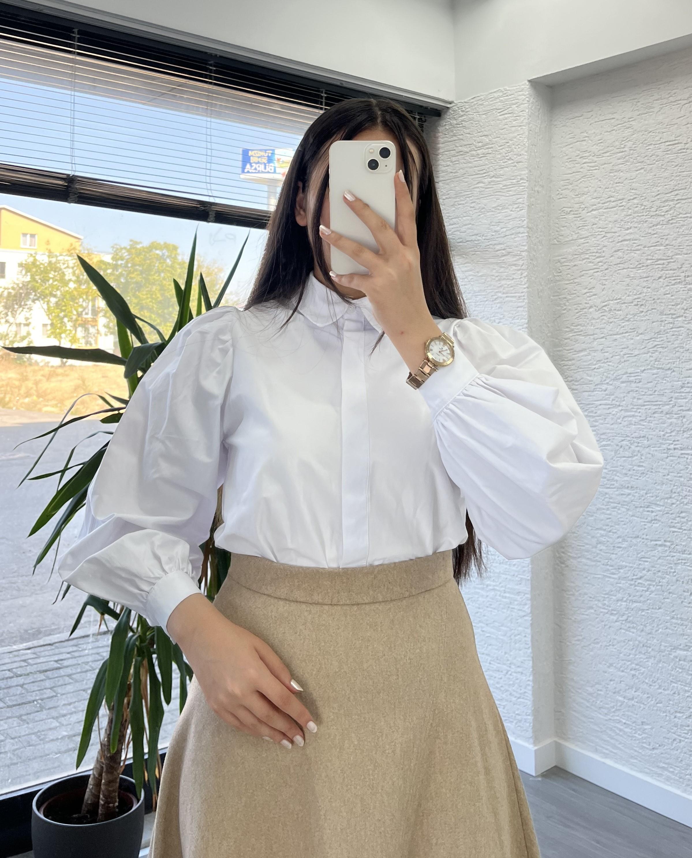 Beyaz Gizli Düğmeli Gömlek