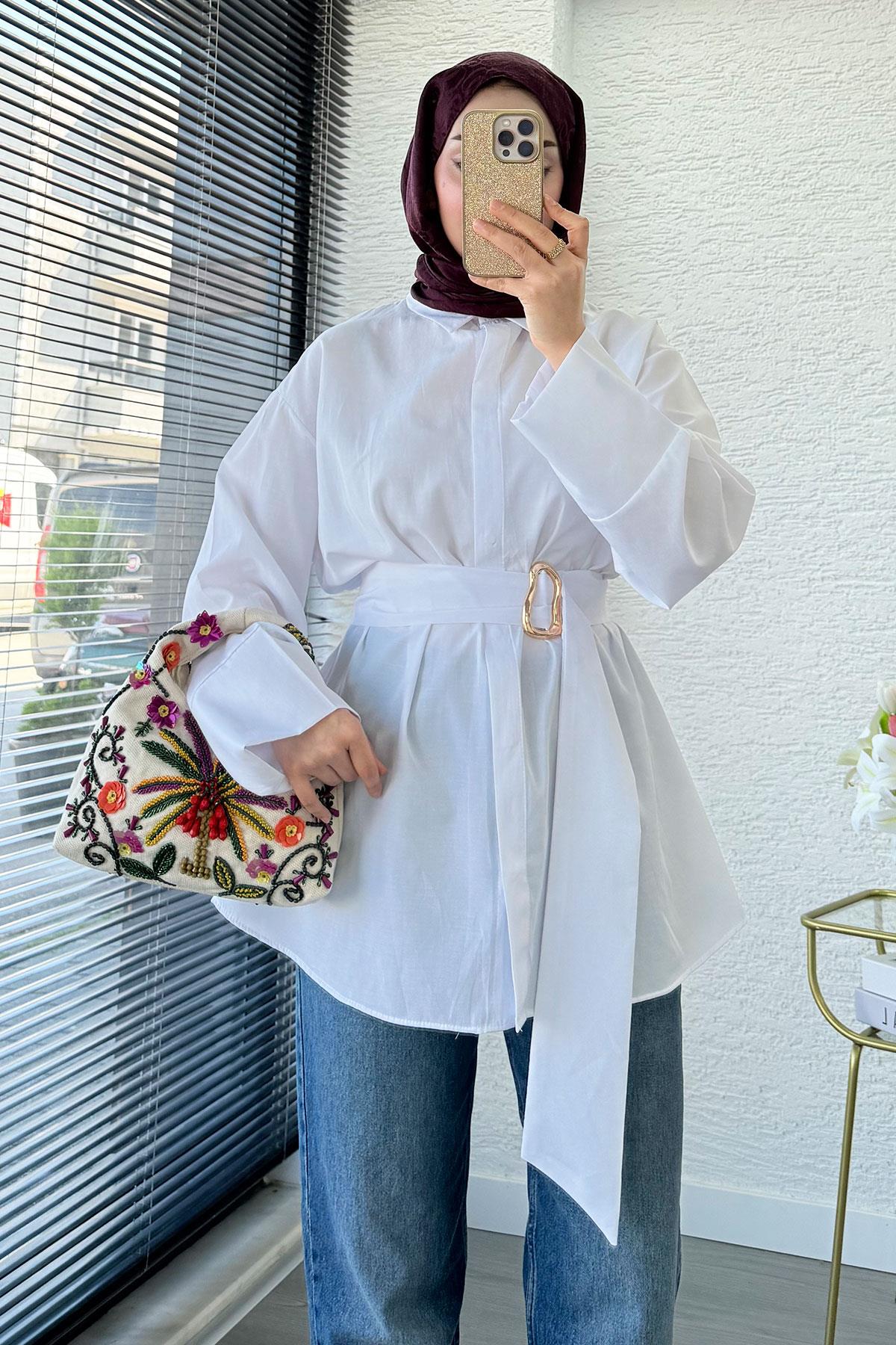 Bronş Detaylı Geniş Kemerli Poplin Tunik – Beyaz