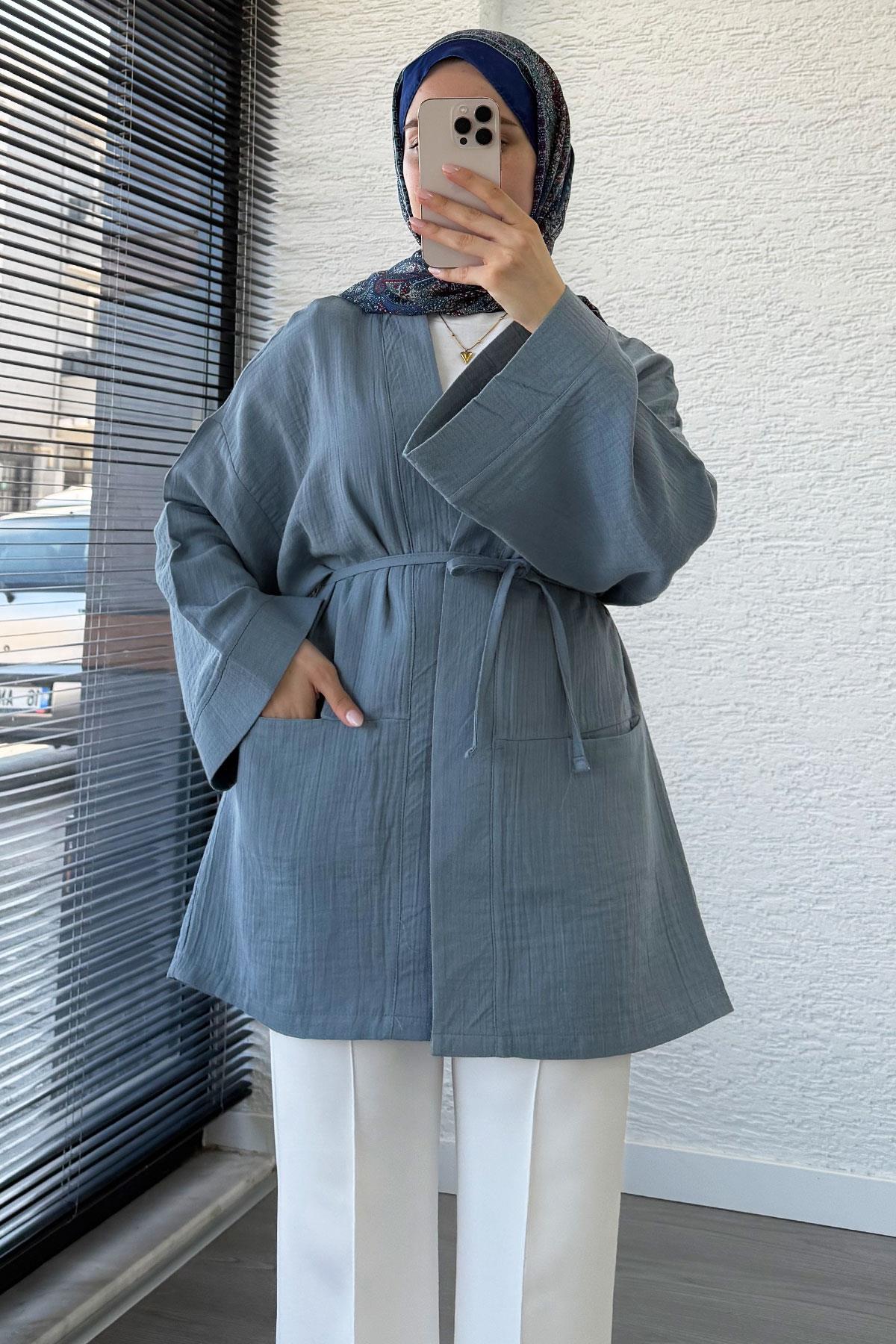 Cep Detaylı Kuşaklı Müslin Kimono - Mavi