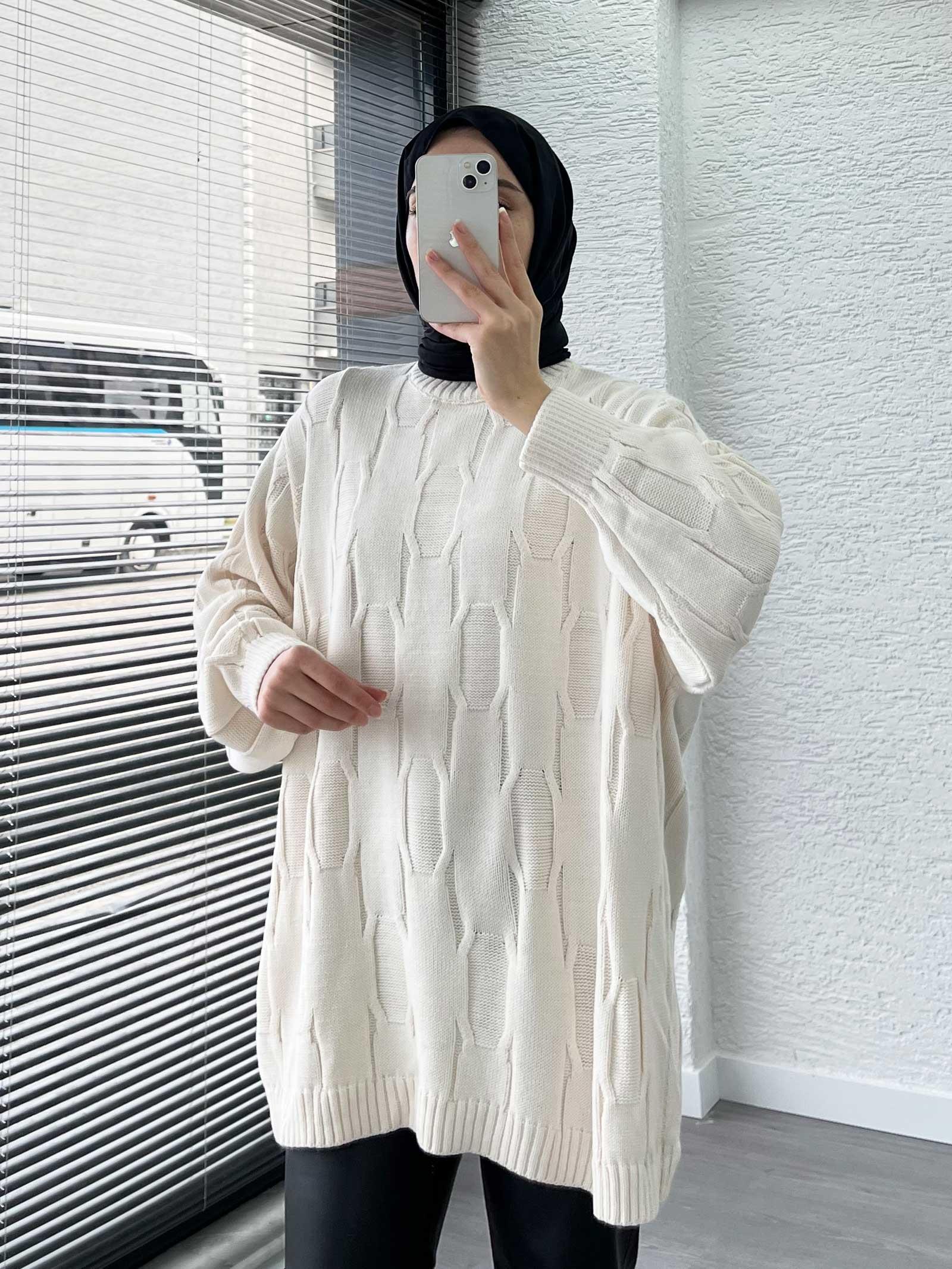 Ekru Kare Desenli Oversize Kadın Kazak