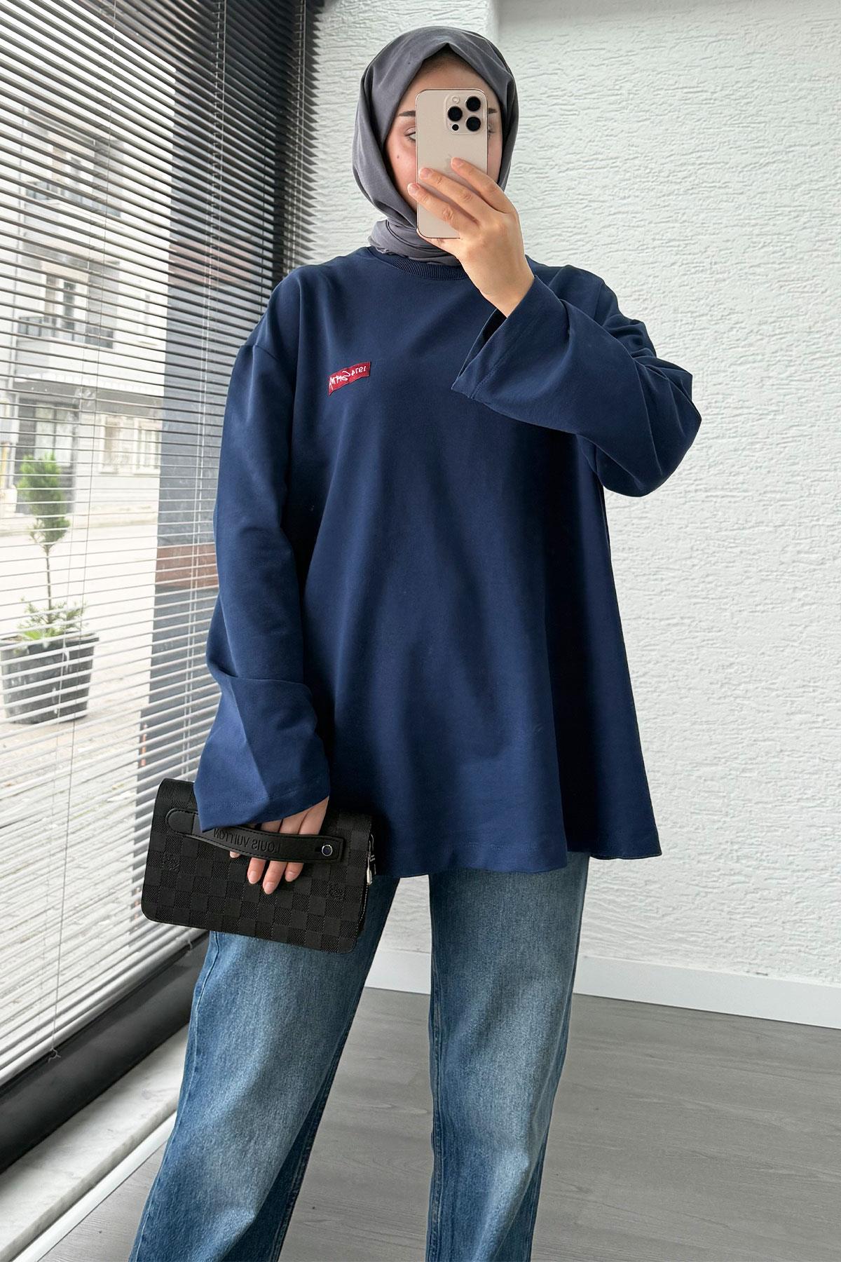 Etiket Detaylı Oversize Kadın Sweat – İndigo