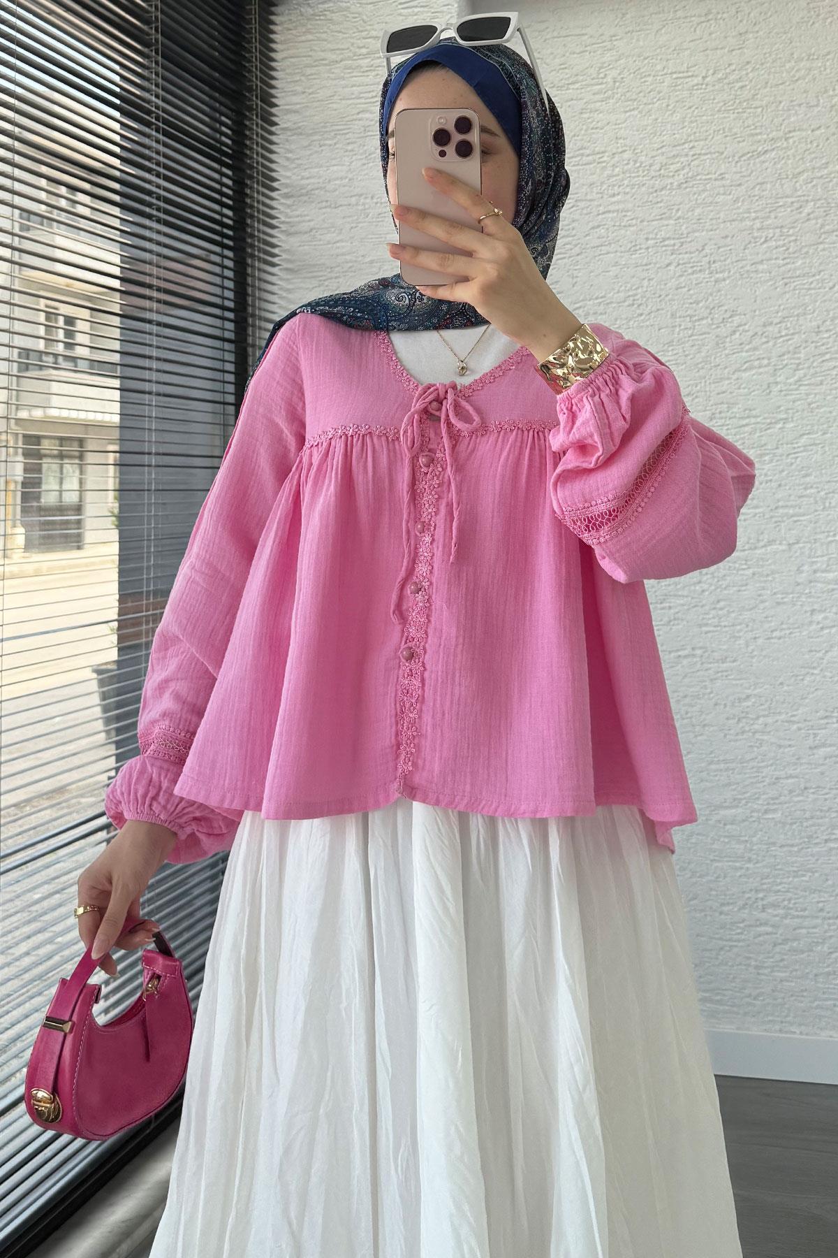Güpür Detaylı Müslin Kısa Kimono – Pembe