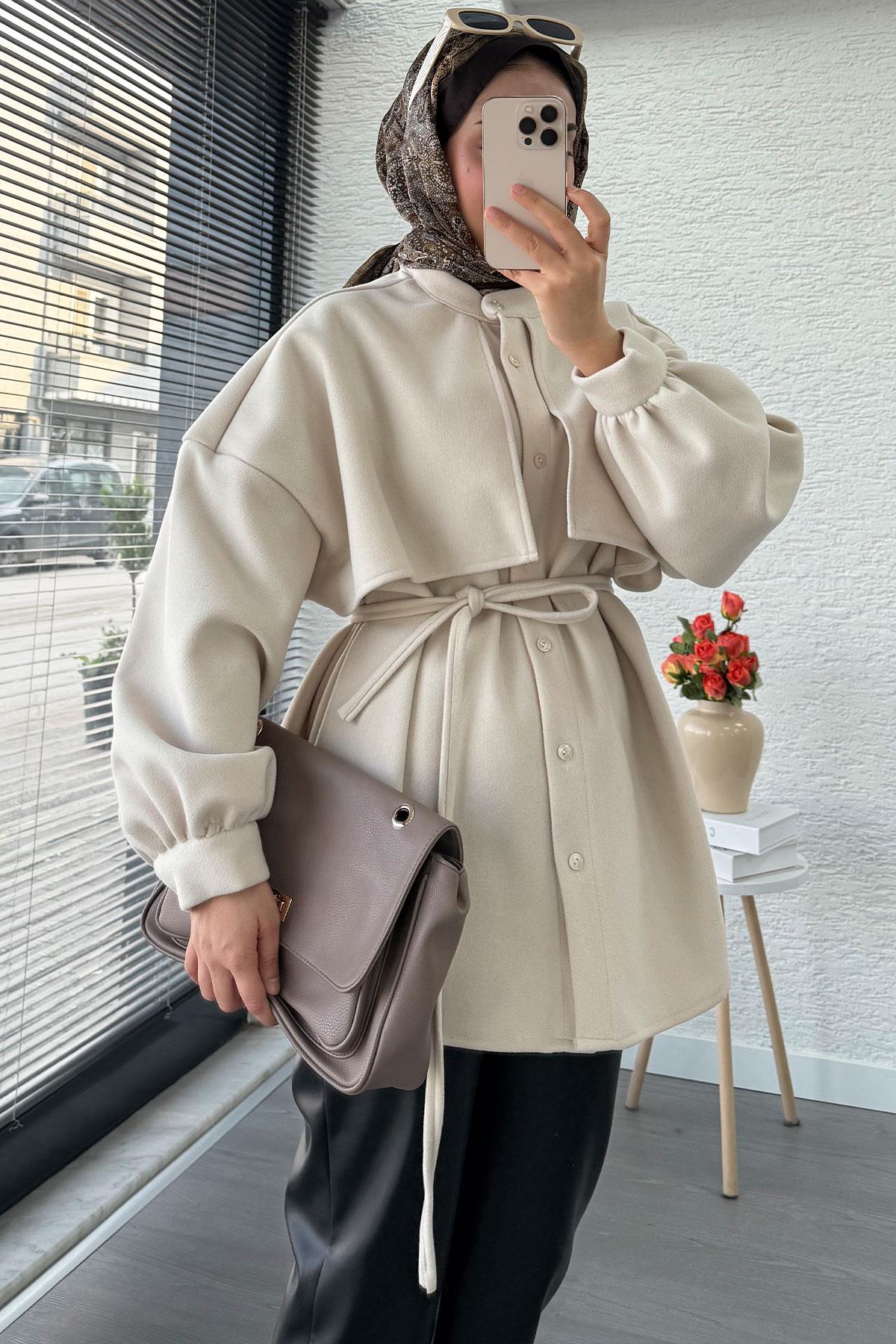 Pelerin Detaylı Önden Düğmeli Kaşe Gömlek – Taş